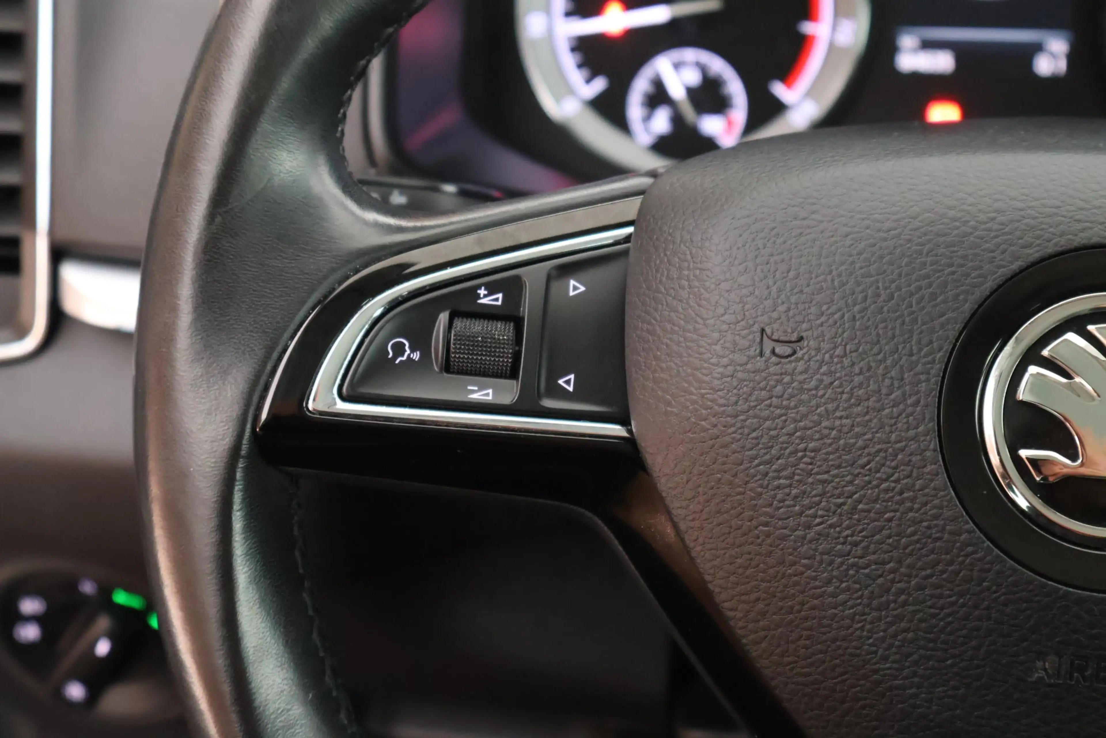 Skoda Karoq 1.5 TSI 150pk DSG Business Trekhaak Camera Keyless — photo 17