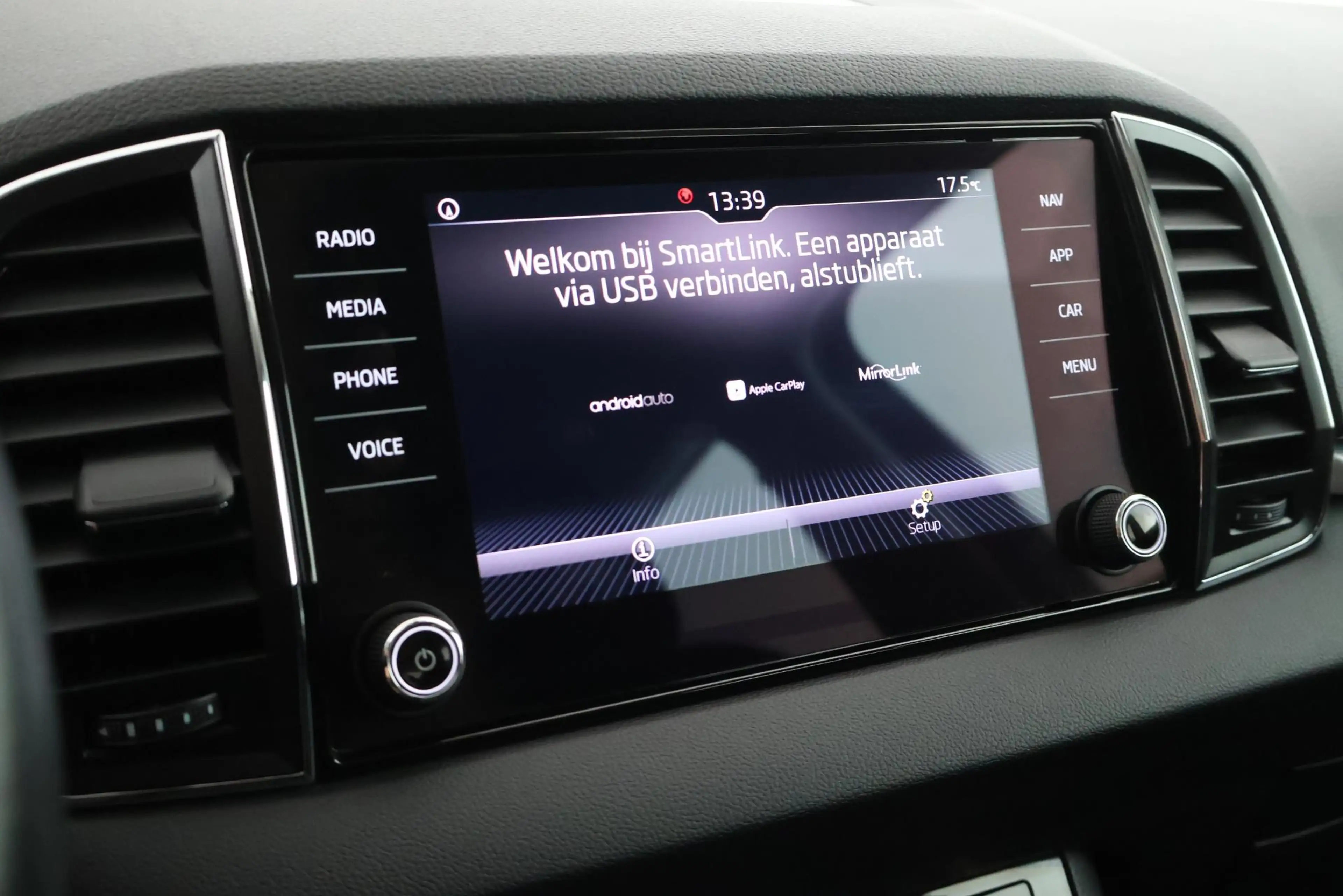 Skoda Karoq 1.5 TSI 150pk DSG Business Trekhaak Camera Keyless — photo 31