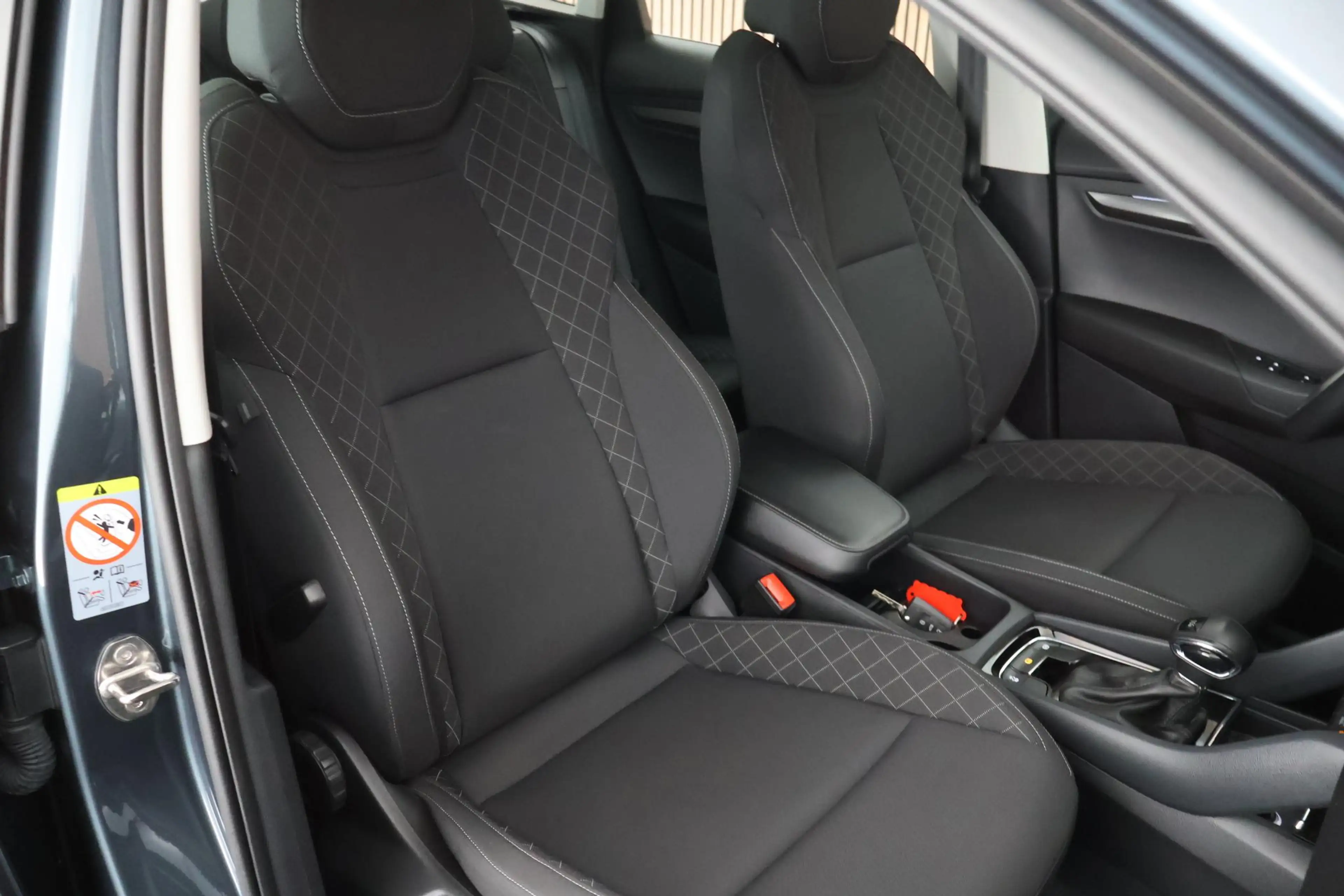 Skoda Karoq 1.5 TSI 150pk DSG Business Trekhaak Camera Keyless — photo 2