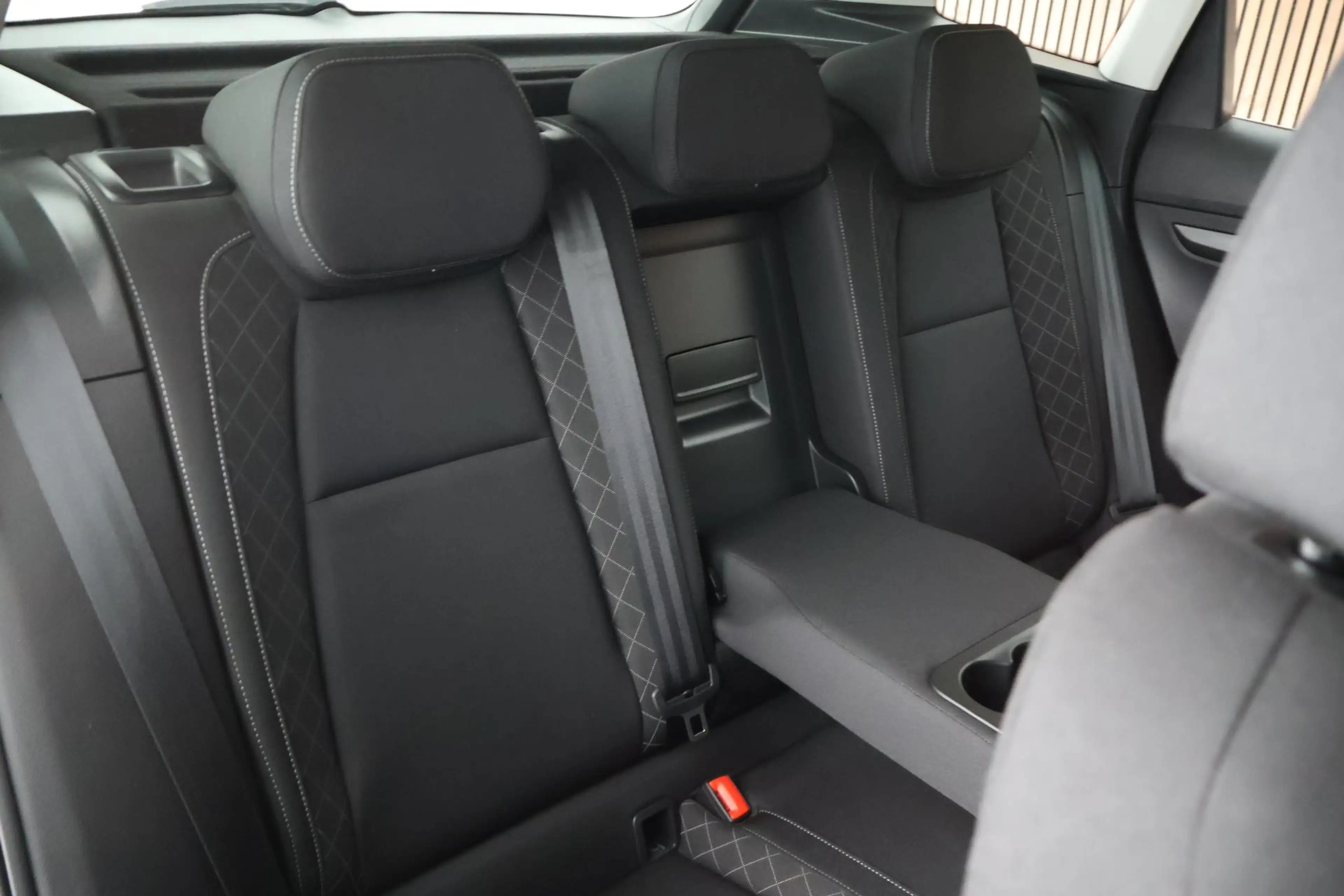 Skoda Karoq 1.5 TSI 150pk DSG Business Trekhaak Camera Keyless — photo 34
