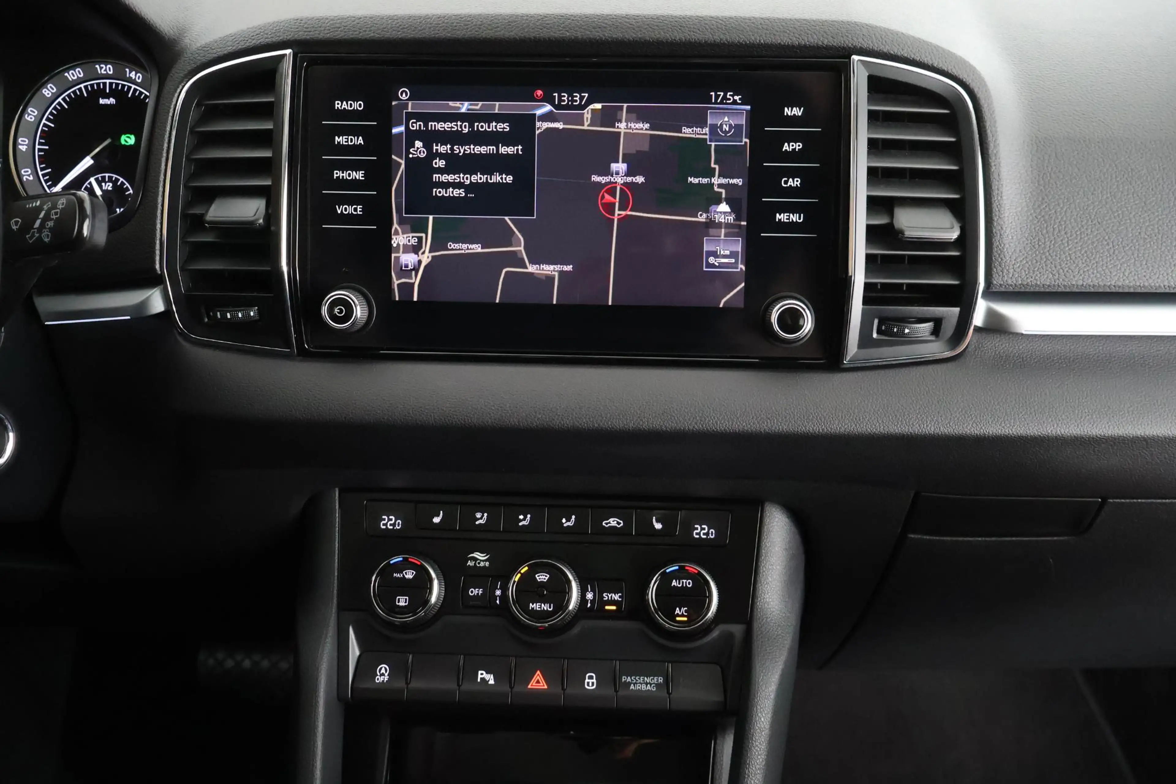 Skoda Karoq 1.5 TSI 150pk DSG Business Trekhaak Camera Keyless — photo 13