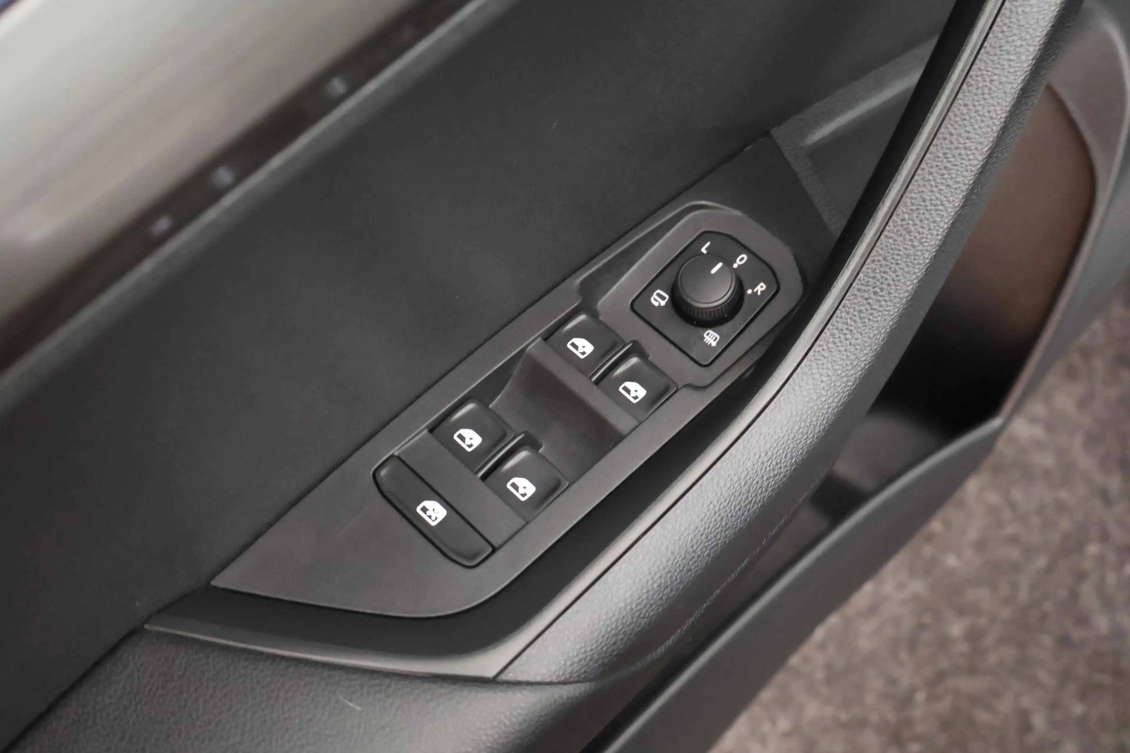 Skoda Karoq 1.5 TSI 150pk DSG Business Trekhaak Camera Keyless — photo 14