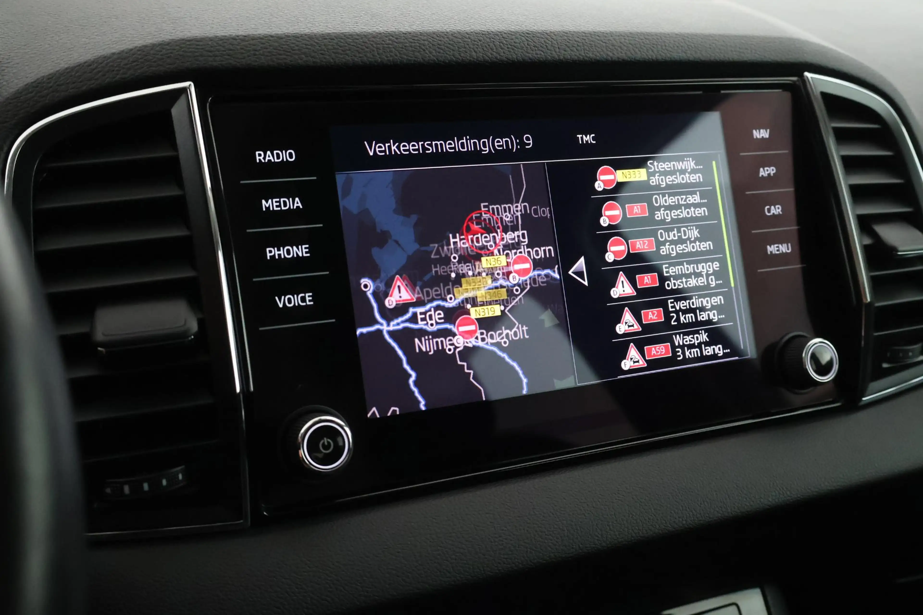 Skoda Karoq 1.5 TSI 150pk DSG Business Trekhaak Camera Keyless — photo 30