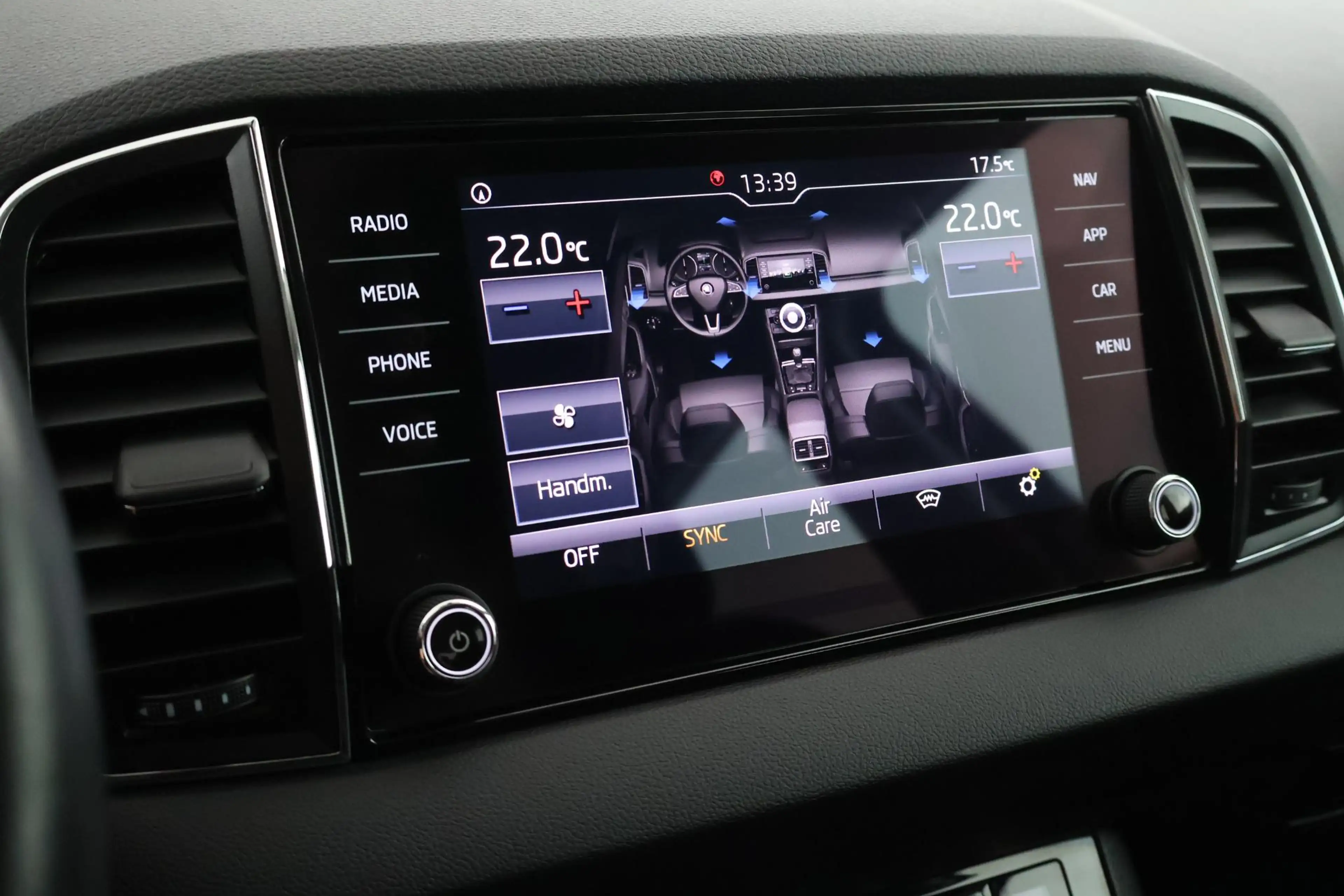 Skoda Karoq 1.5 TSI 150pk DSG Business Trekhaak Camera Keyless — photo 29