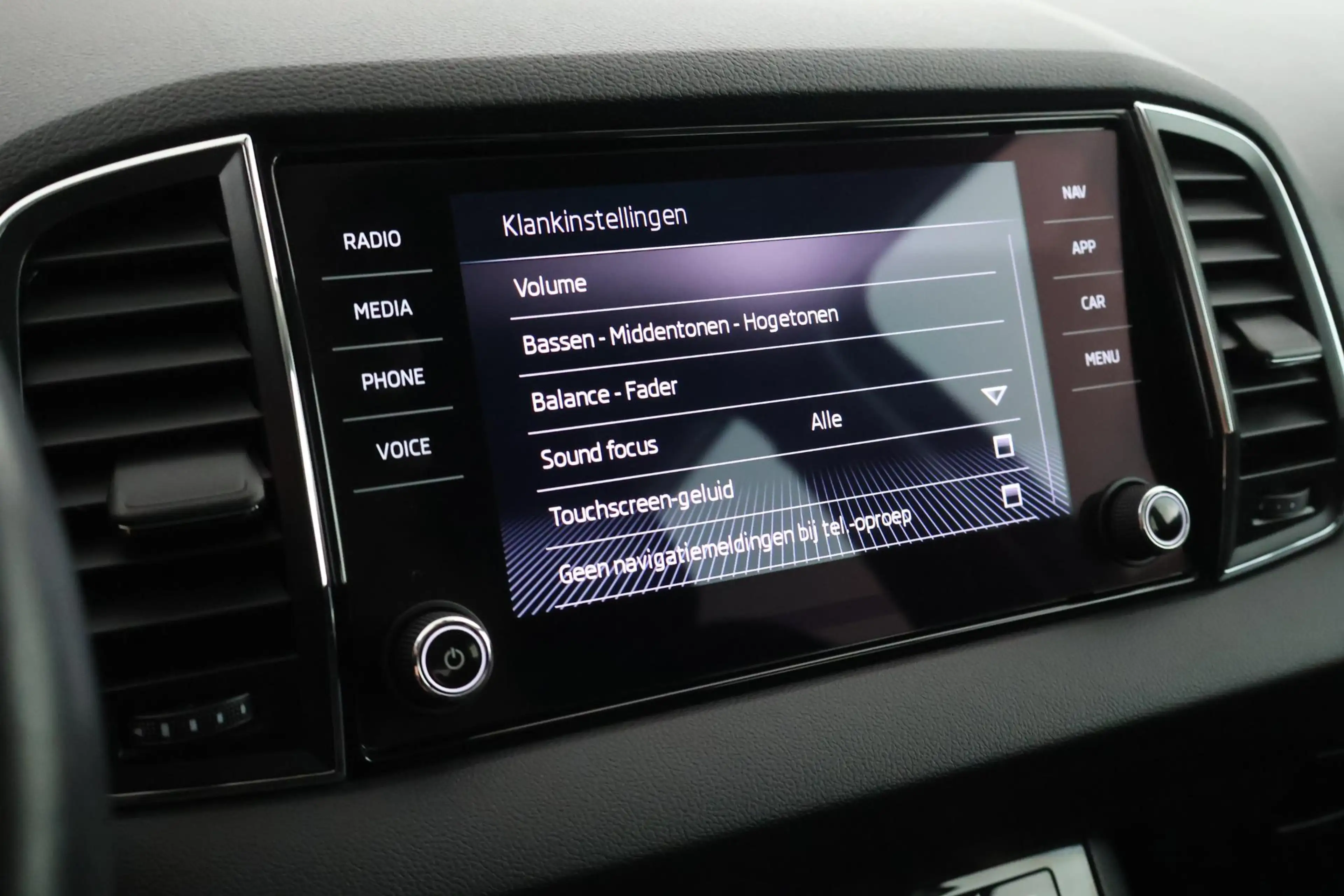 Skoda Karoq 1.5 TSI 150pk DSG Business Trekhaak Camera Keyless — photo 28