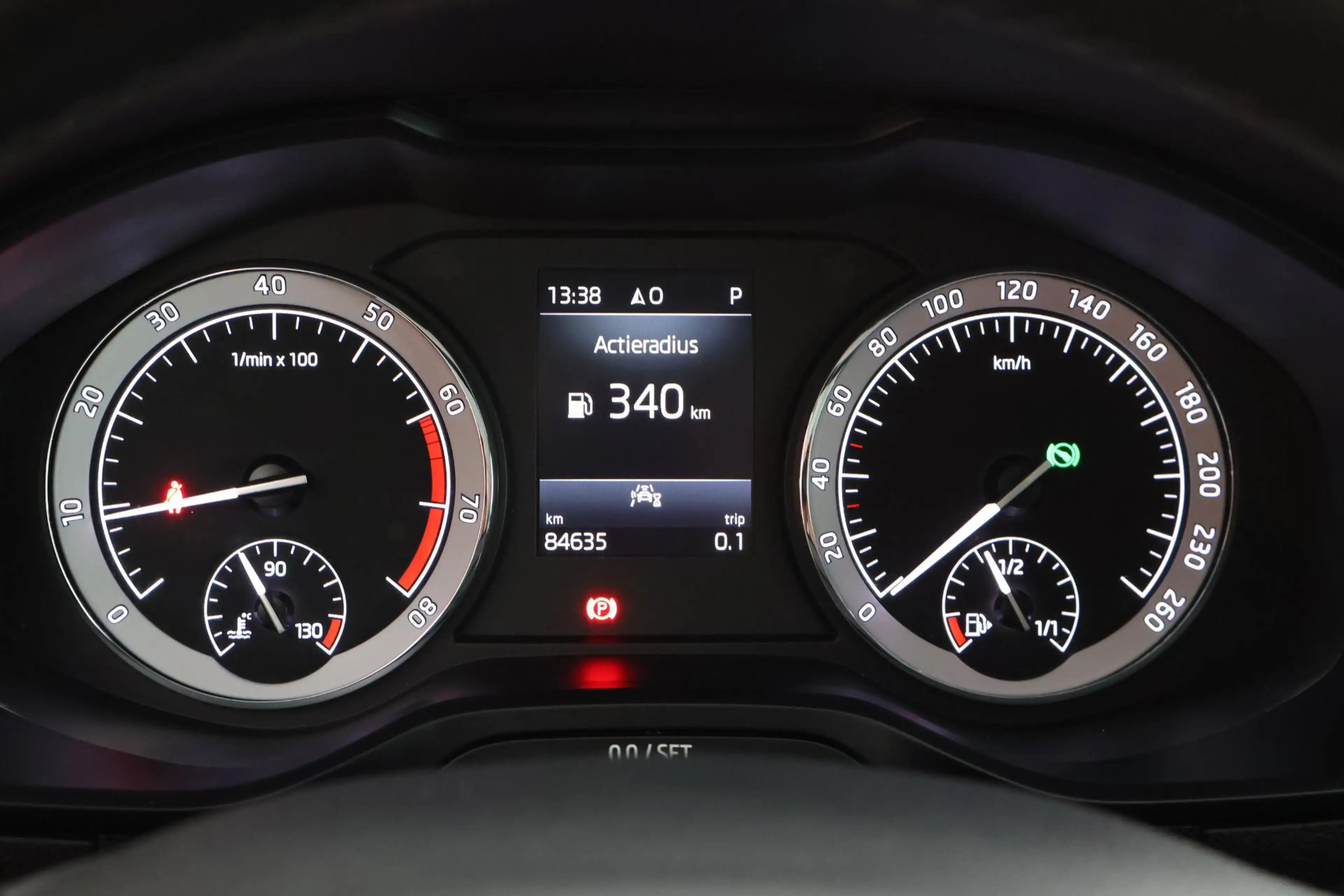 Skoda Karoq 1.5 TSI 150pk DSG Business Trekhaak Camera Keyless — photo 35