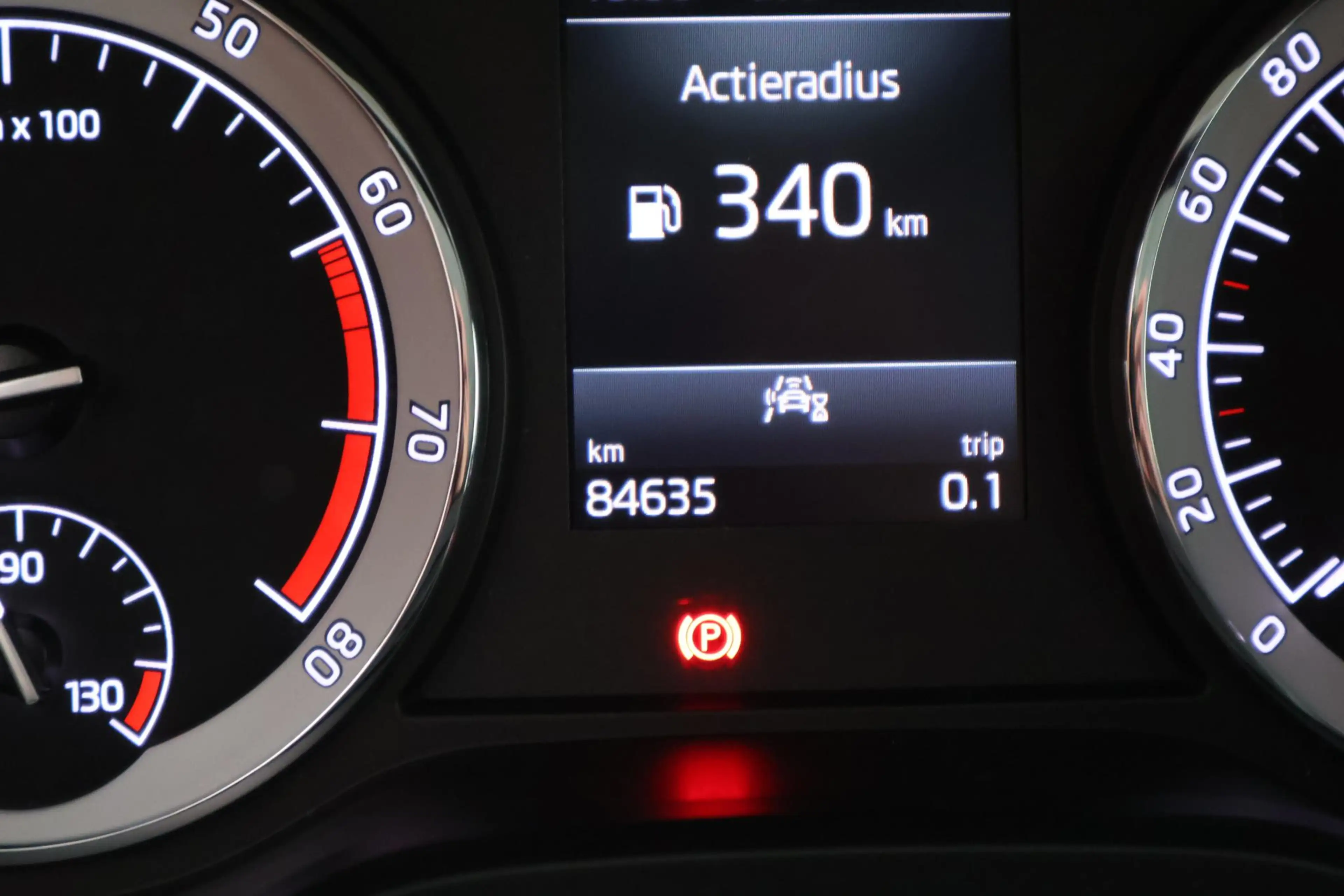 Skoda Karoq 1.5 TSI 150pk DSG Business Trekhaak Camera Keyless — photo 36