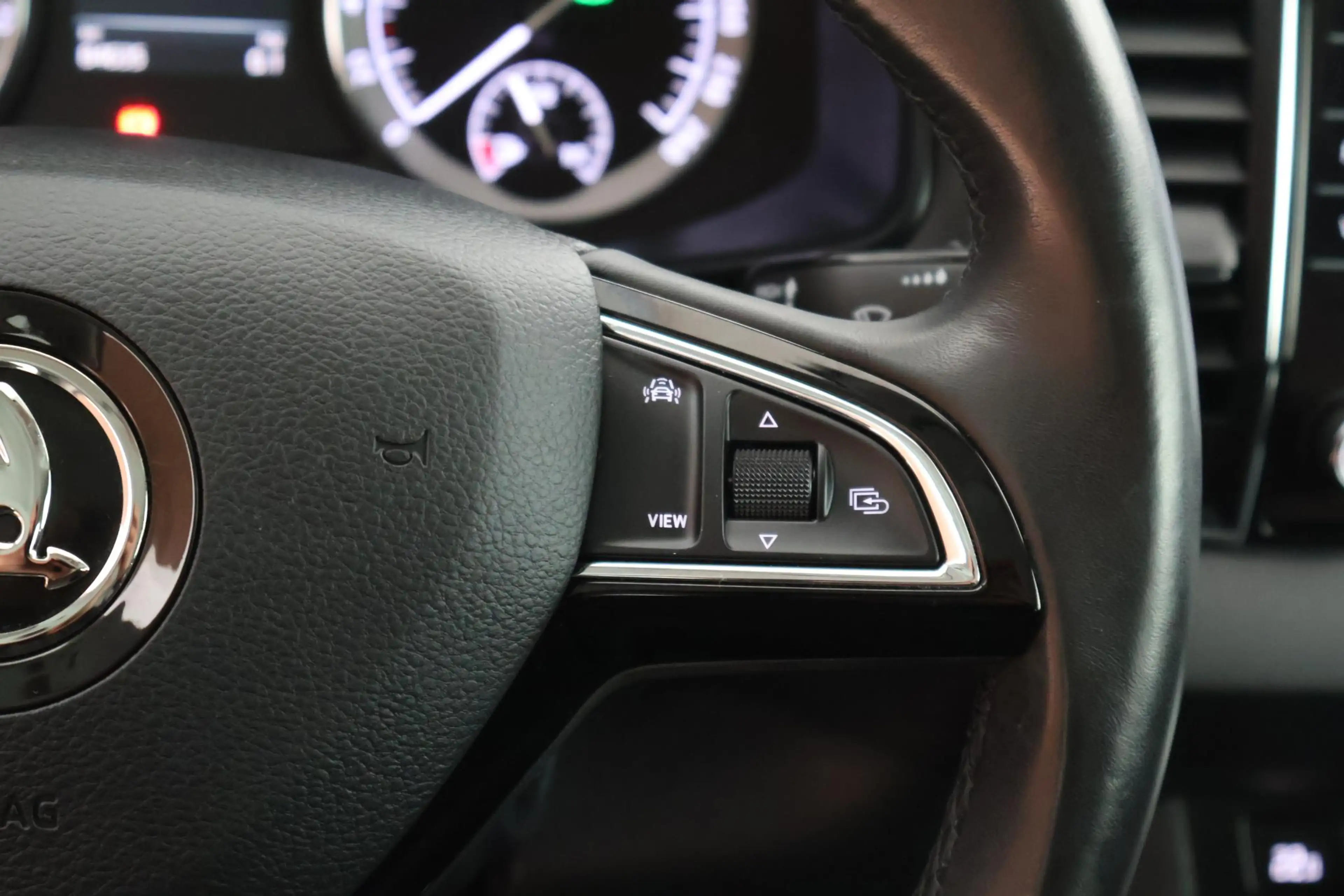 Skoda Karoq 1.5 TSI 150pk DSG Business Trekhaak Camera Keyless — photo 19