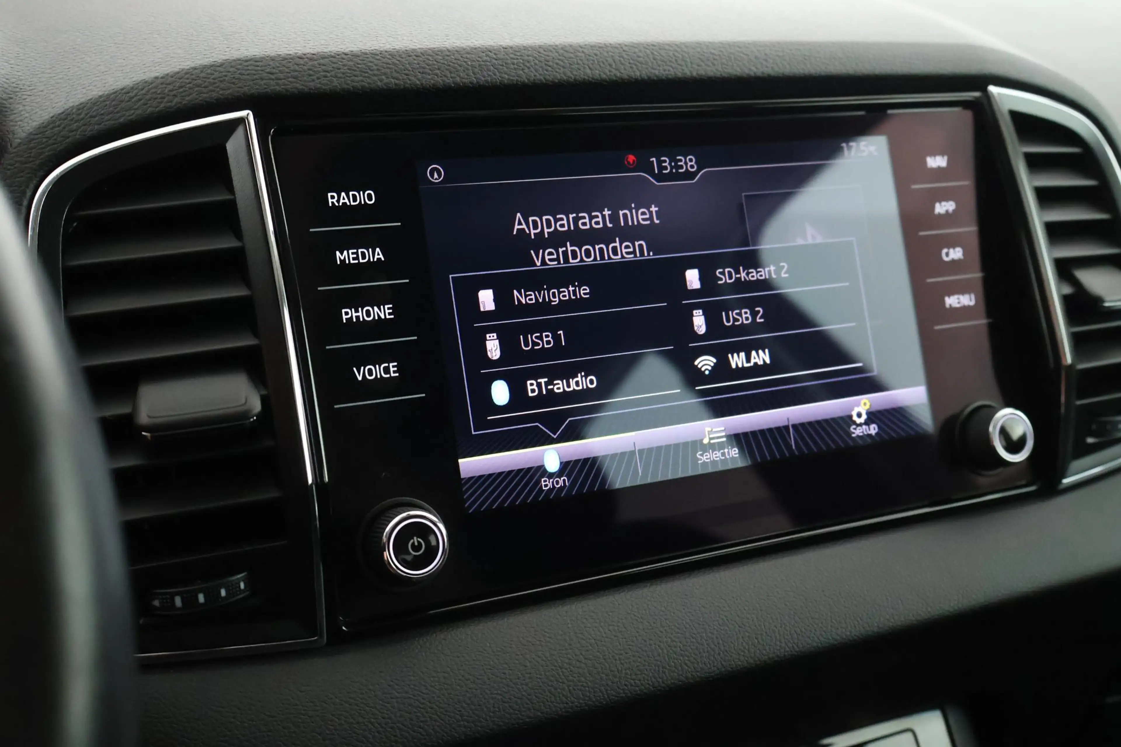 Skoda Karoq 1.5 TSI 150pk DSG Business Trekhaak Camera Keyless — photo 26