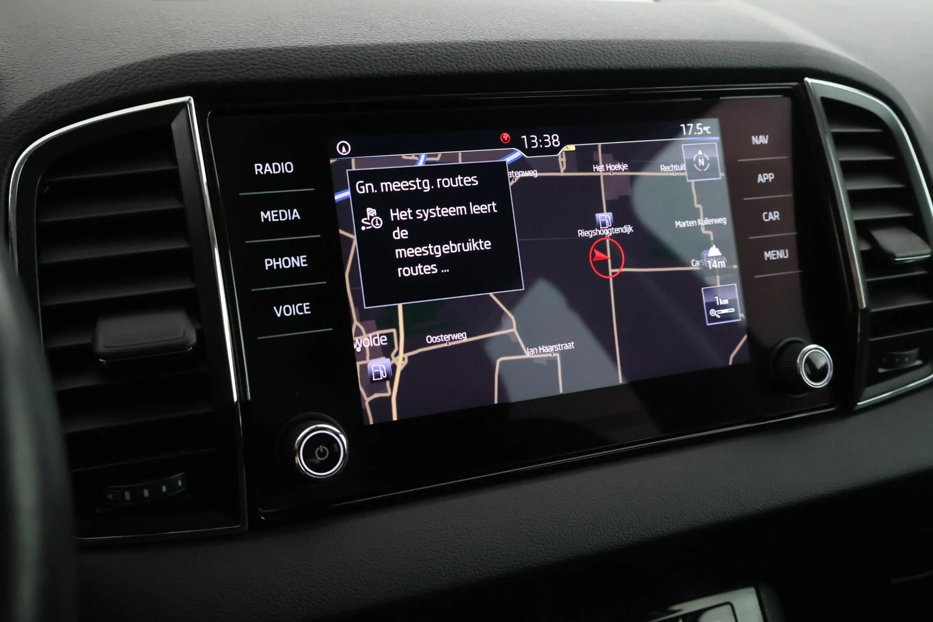 Skoda Karoq 1.5 TSI 150pk DSG Business Trekhaak Camera Keyless — photo 20