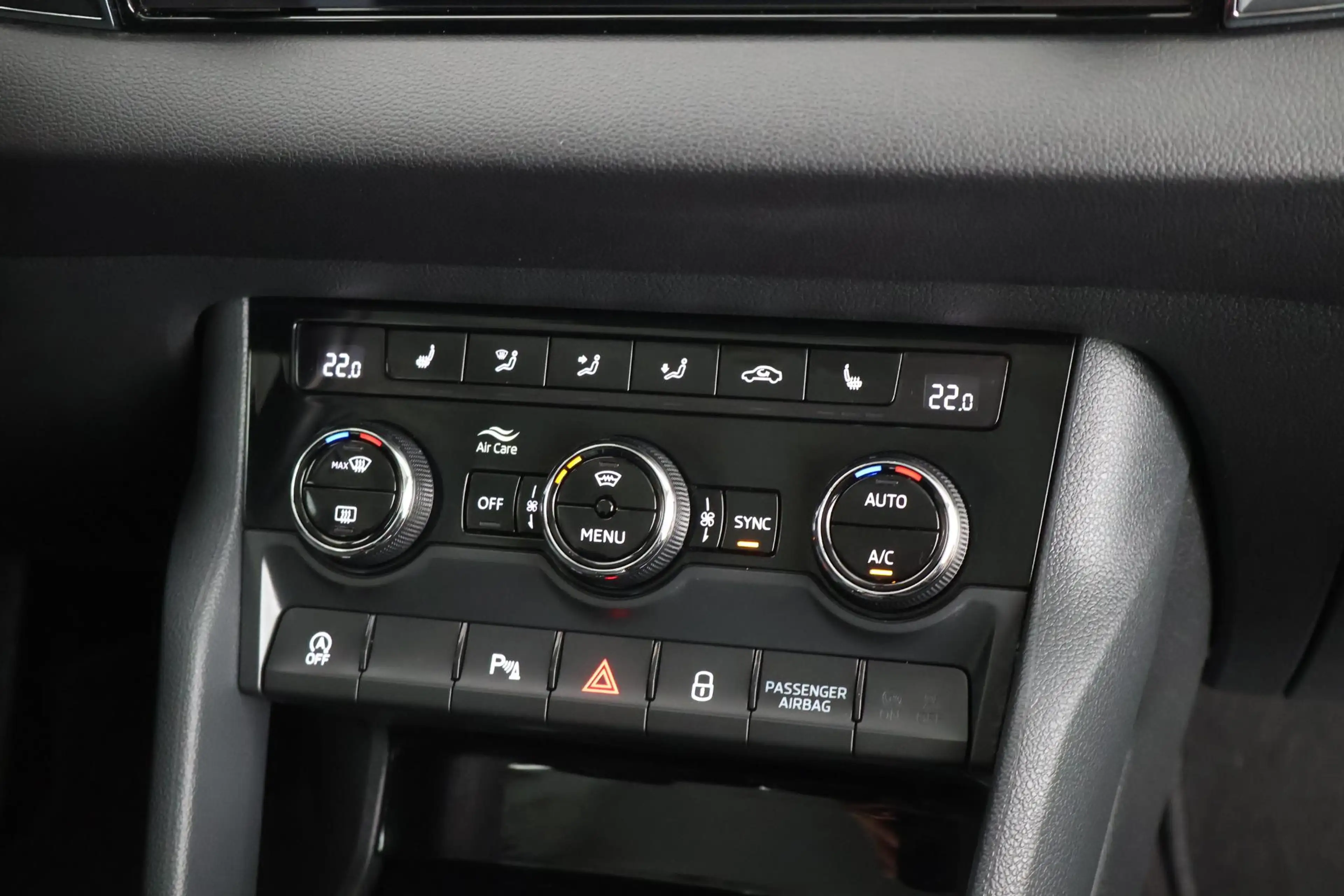 Skoda Karoq 1.5 TSI 150pk DSG Business Trekhaak Camera Keyless — photo 32