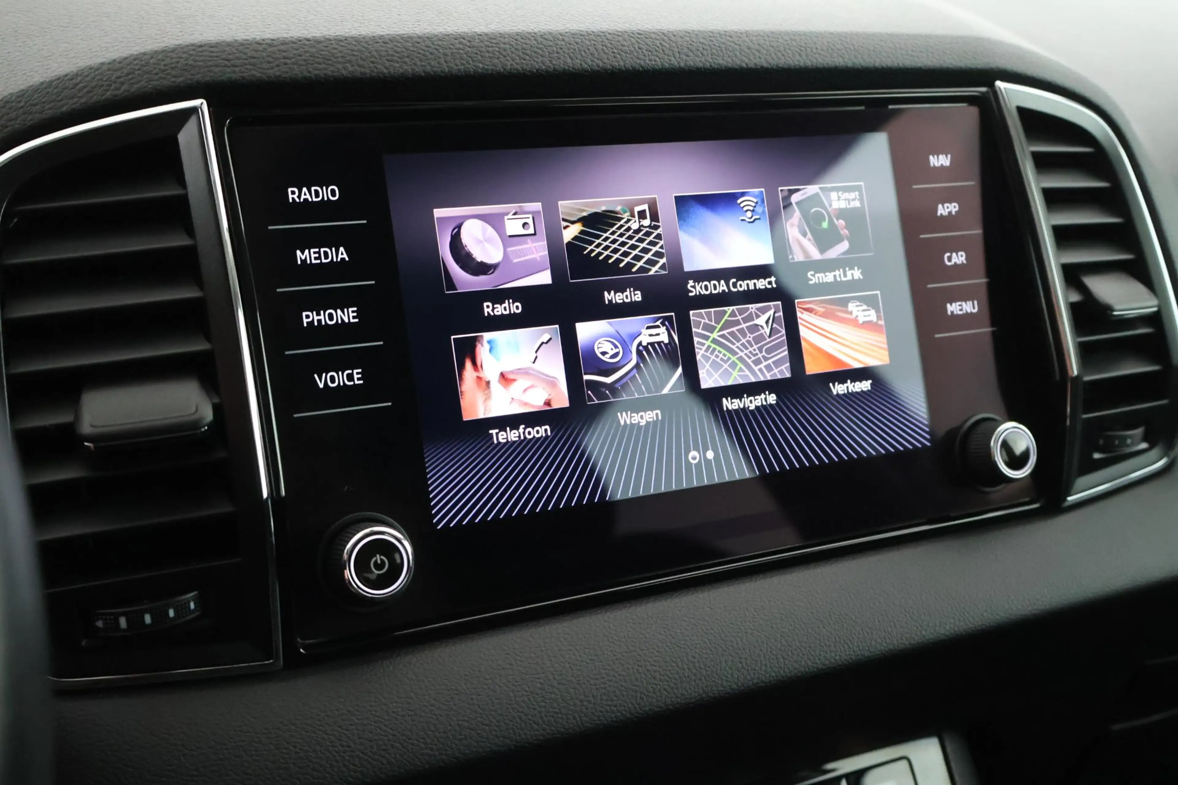 Skoda Karoq 1.5 TSI 150pk DSG Business Trekhaak Camera Keyless — photo 21