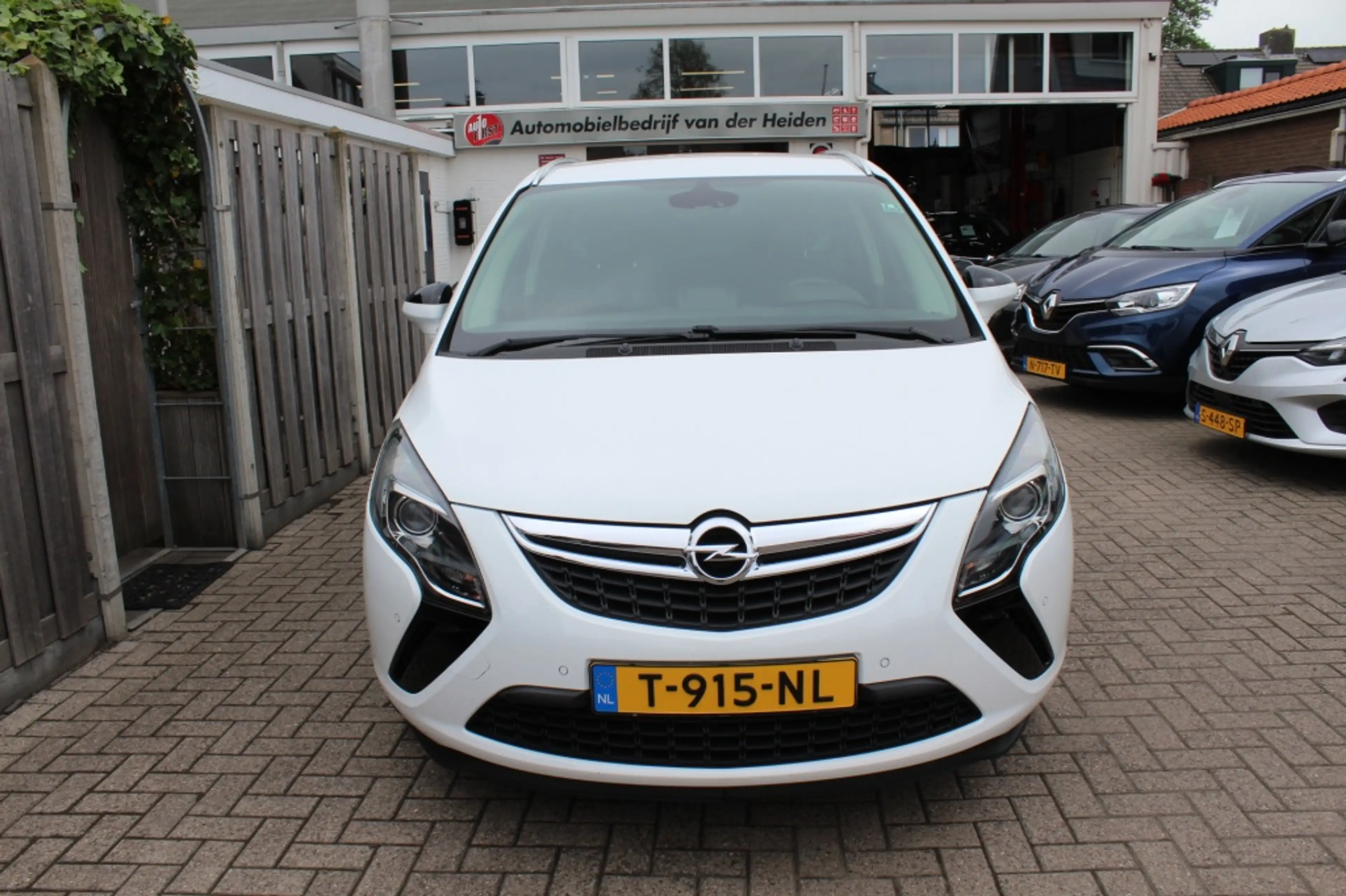 Opel Zafira Tourer 1.4 Edition — photo 8