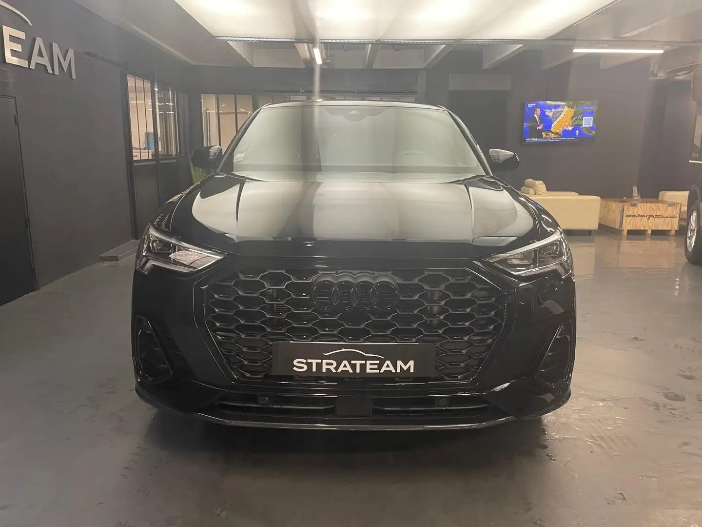 Audi Q3 1.4 45 TFSIE 245 S LINE Schwarz - 2