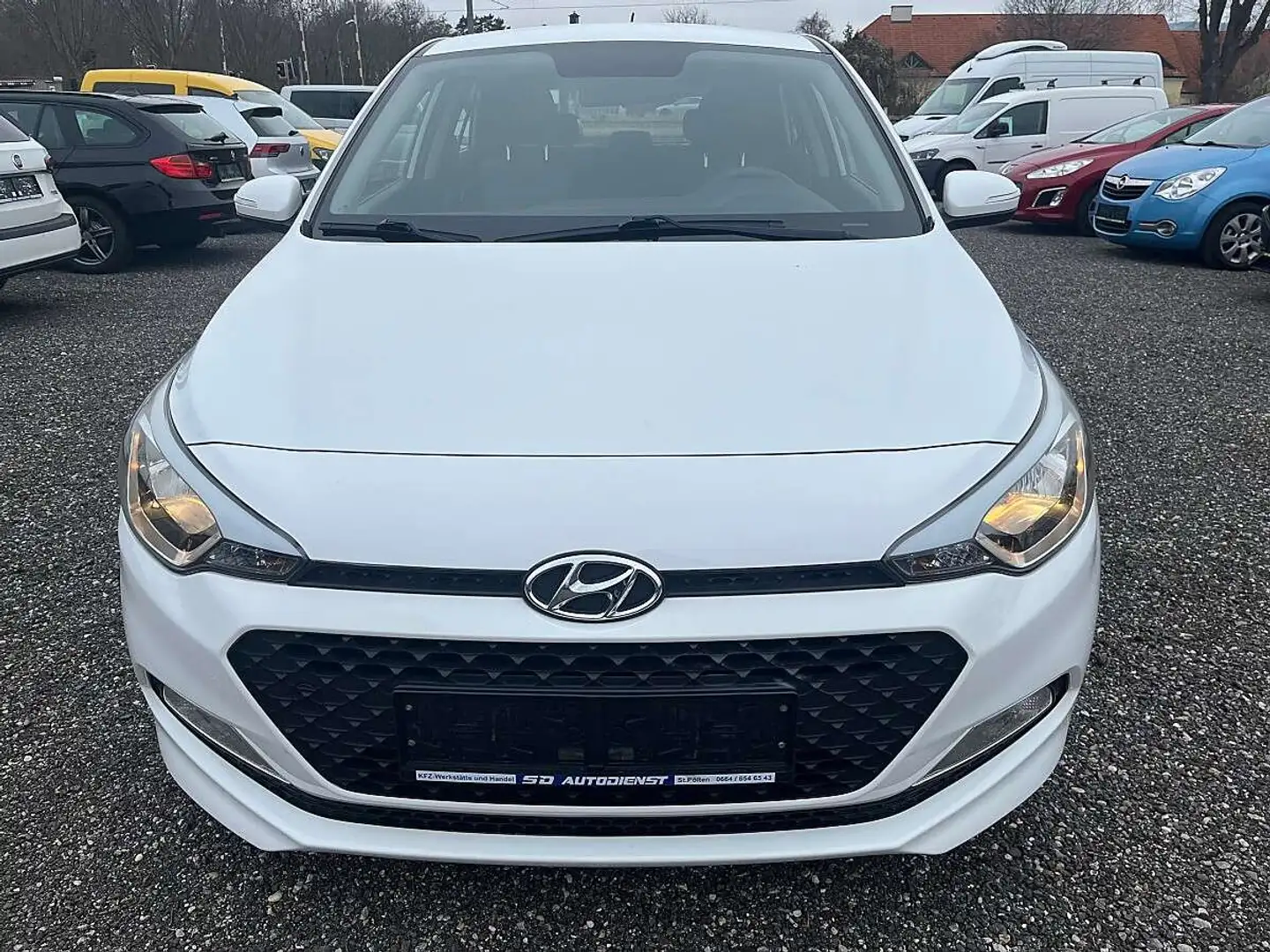 Hyundai i20 i20 1,25 Start! Start! Weiß - 2