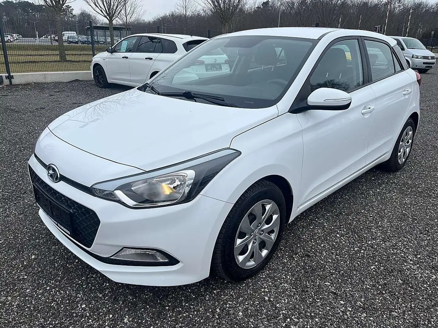 Hyundai i20 i20 1,25 Start! Start! Weiß - 1