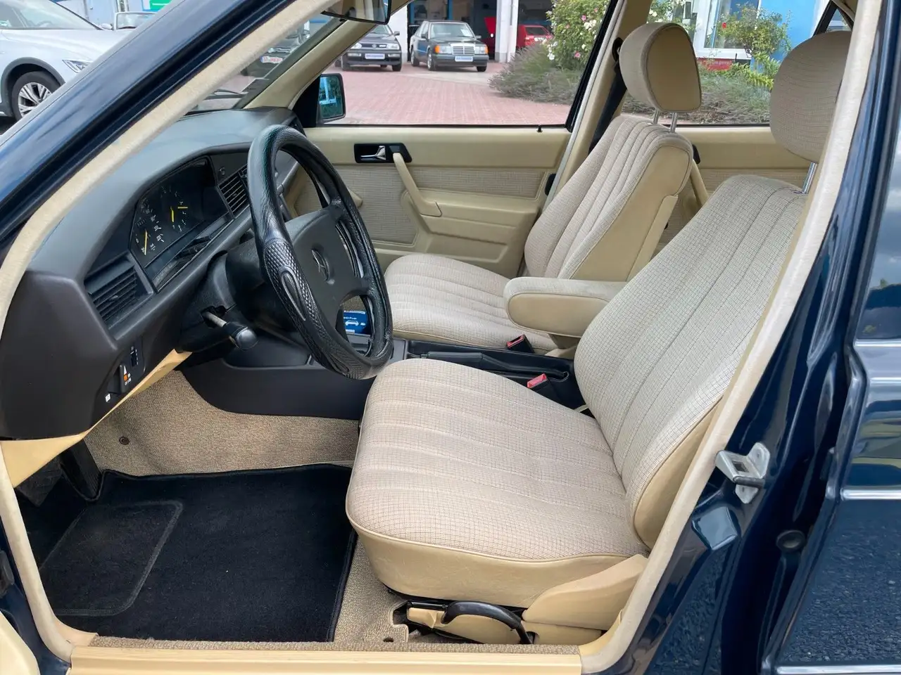 Mercedes-Benz 190 E 2,0 W201 Automatik Sammlungsauflösung, foto 11