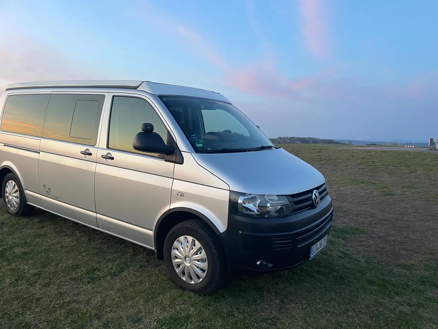 Volkswagen T5 Transporter Camper mit Aufstelldach Silber - 2