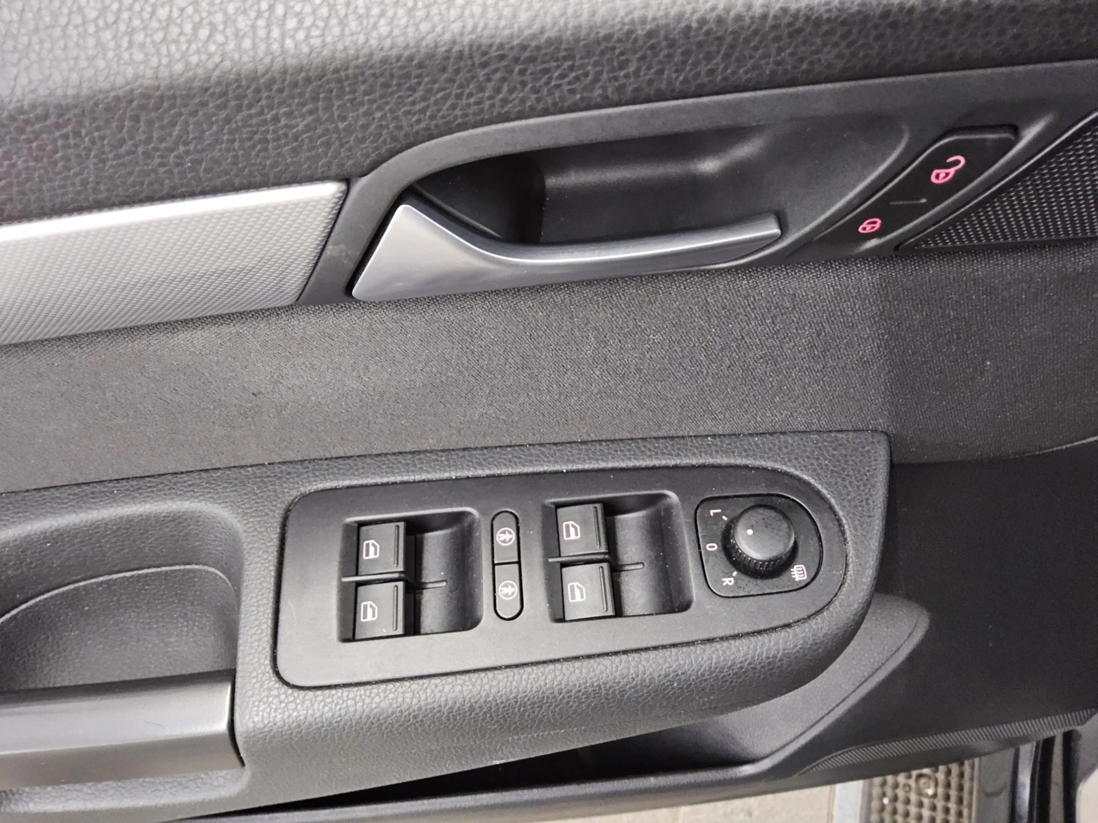 Volkswagen Sharan 1.4 TSI Comf. Xenon Navi LED — photo 9