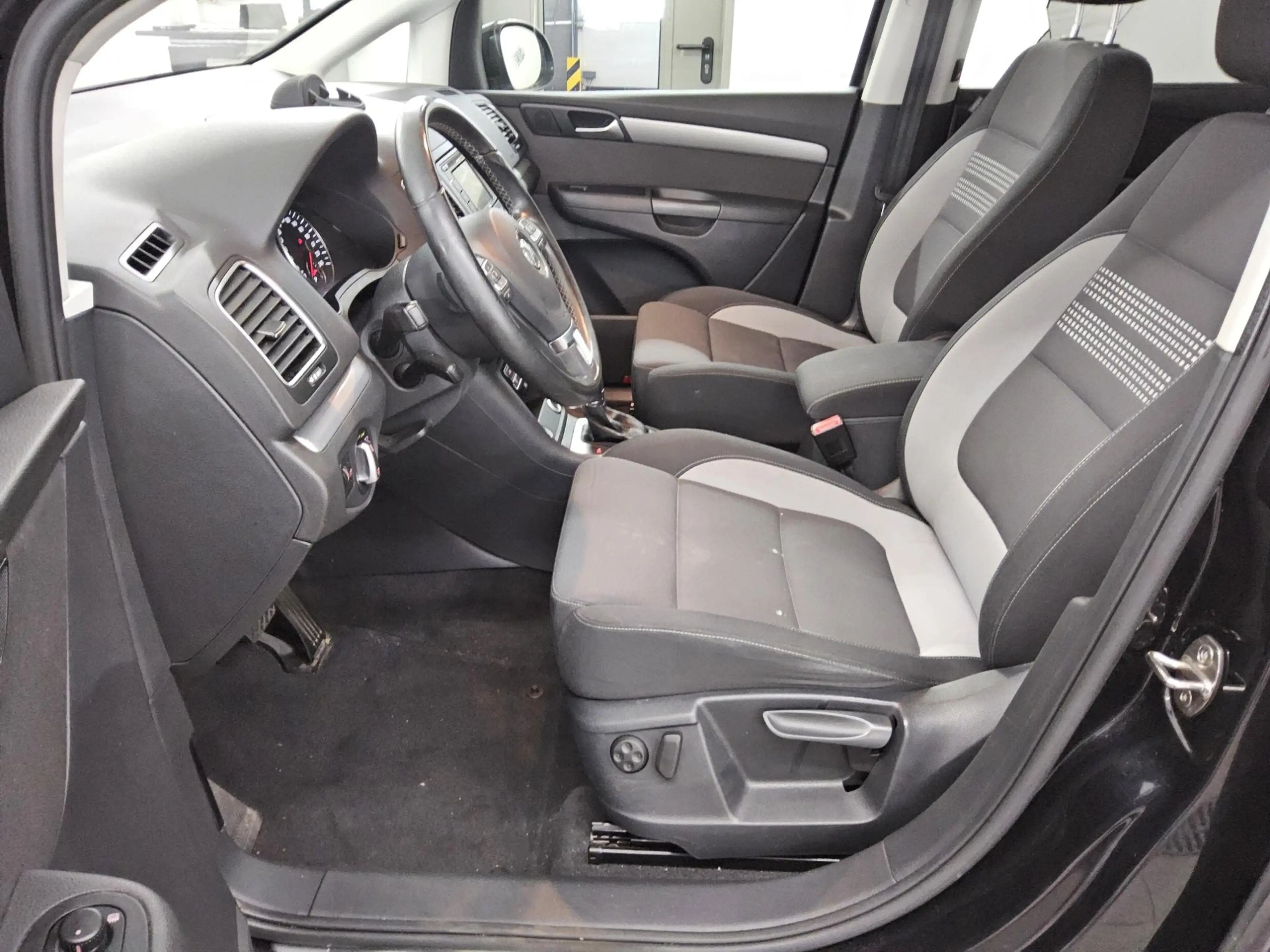 Volkswagen Sharan 1.4 TSI Comf. Xenon Navi LED — photo 8