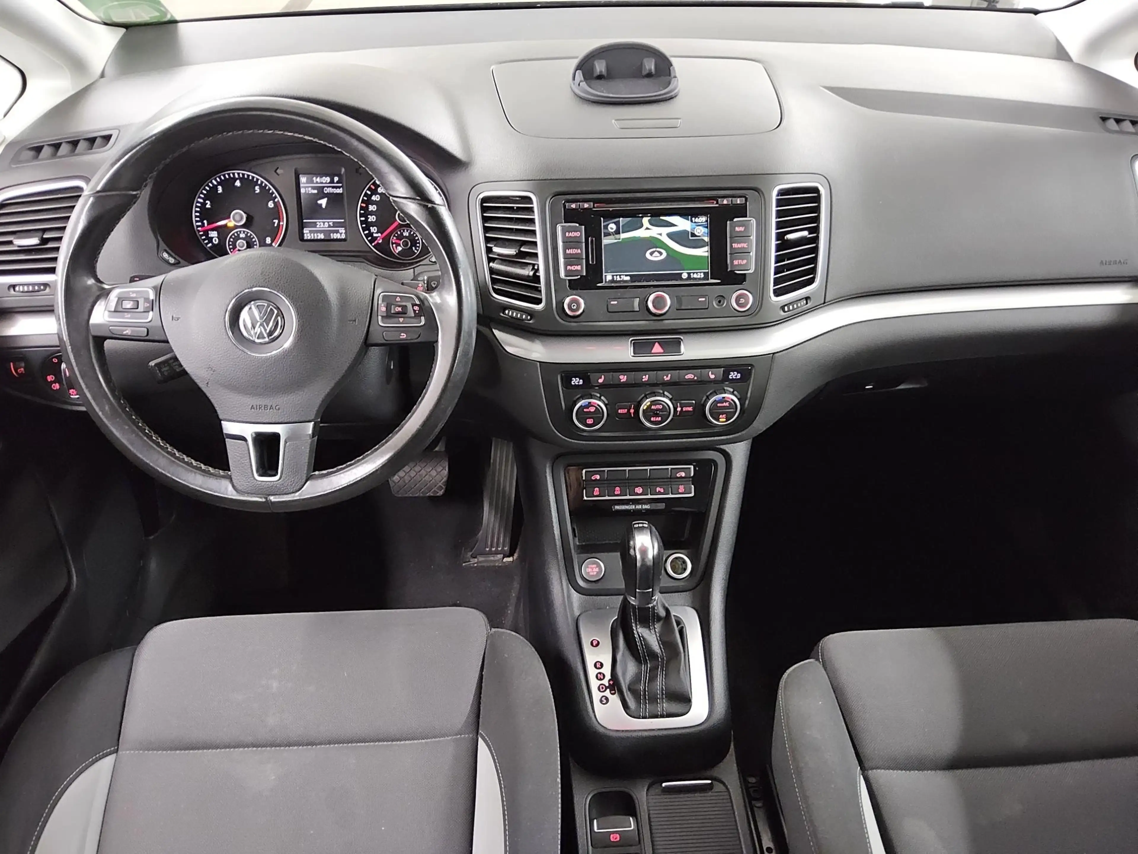 Volkswagen Sharan 1.4 TSI Comf. Xenon Navi LED — photo 5