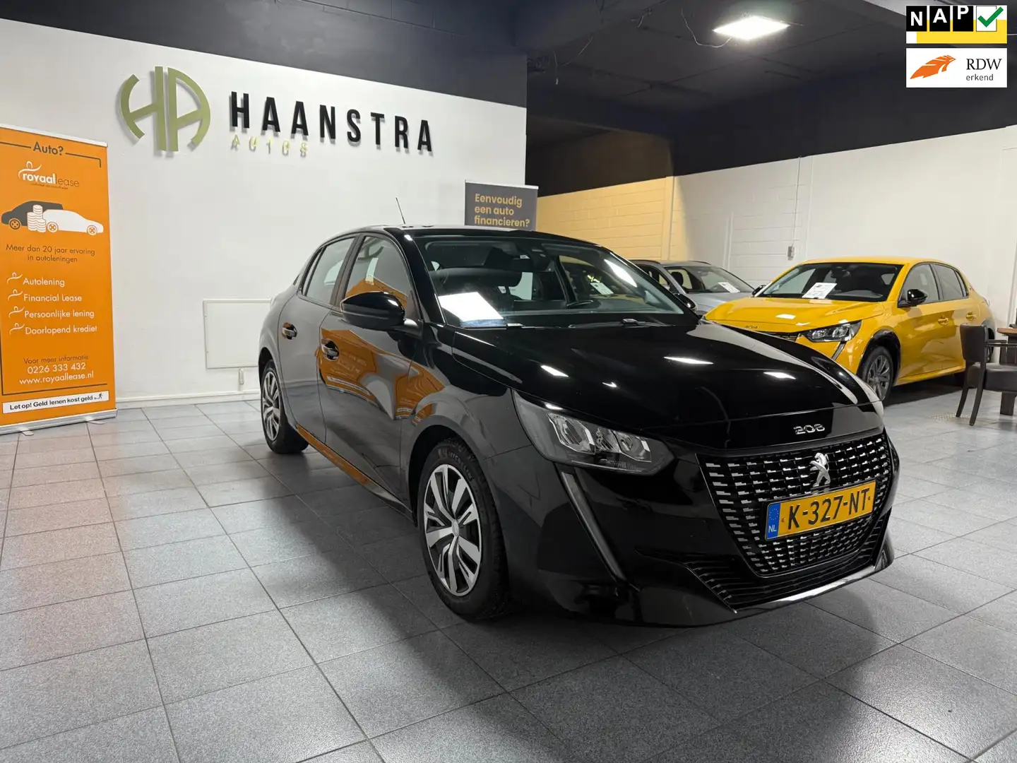 Peugeot 208 1.2 PureTech Active Schwarz - 1