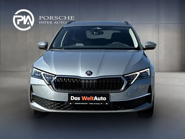 Skoda Octavia view 2