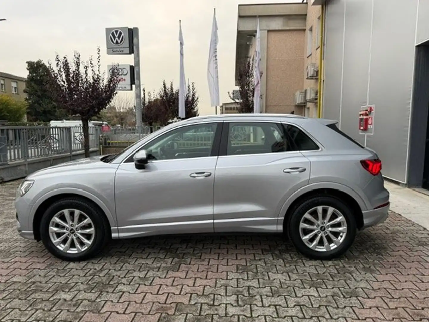 Audi Q3 Q3 Sportback 35 1.5 tfsi Business Plus s-tronic Zilver - 2