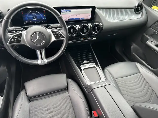 Mercedes-Benz 220 view 12