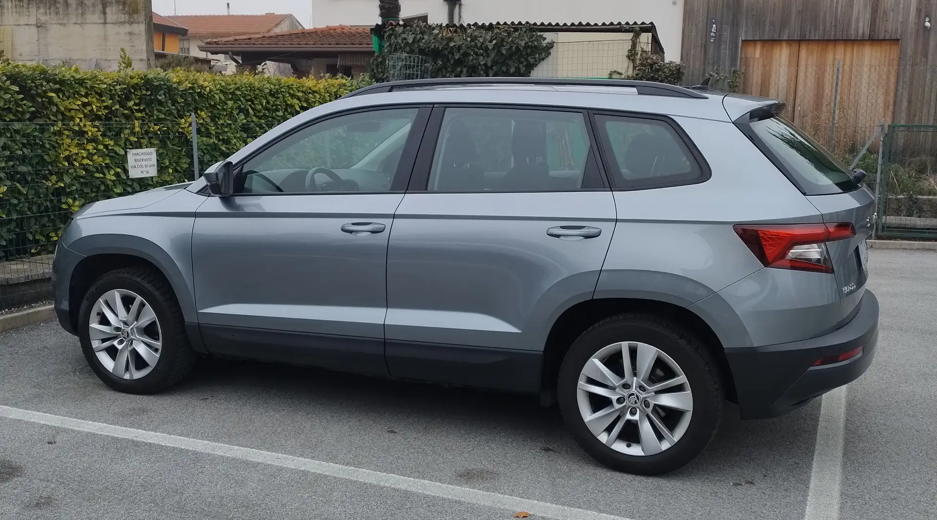 Skoda Karoq Karoq 2017 1.6 tdi Ambition dsg Šedá - 1