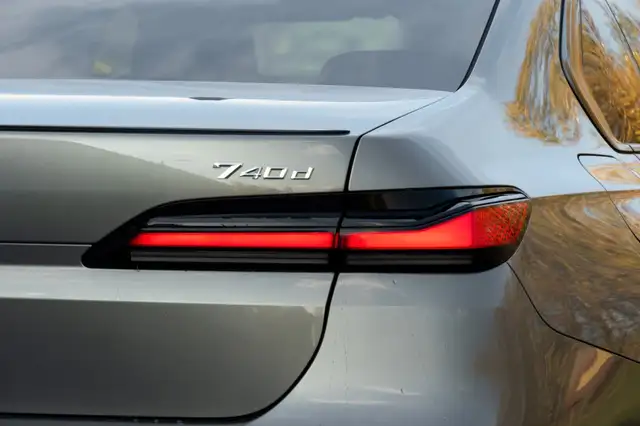 BMW 7 Series view 7