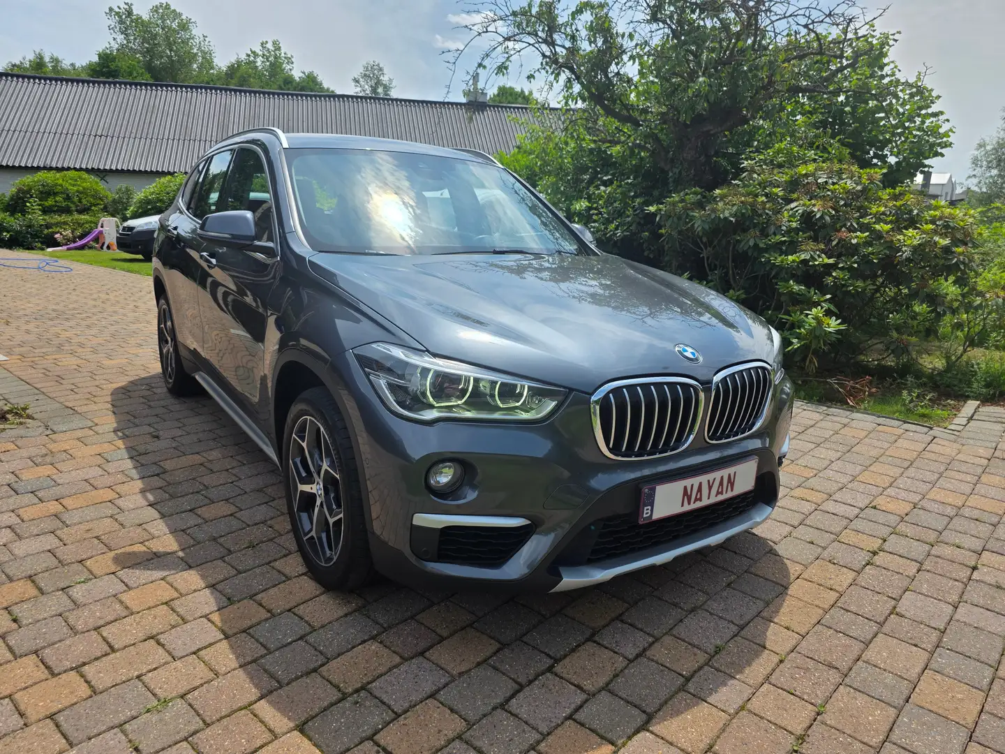 BMW X1 1.5iA sDrive18 Gris - 1