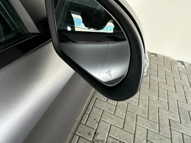 Mercedes-Benz C-Class view 30