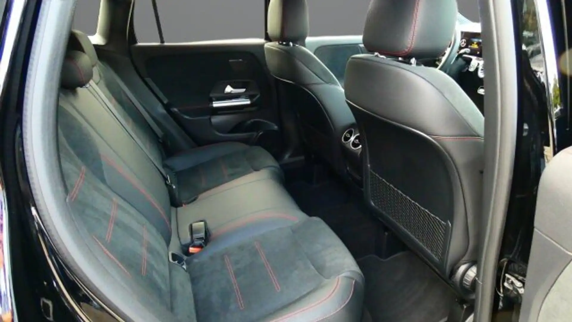 Mercedes-Benz GLA 200 AMG Line 360|AHK|KeyGo|MBeam|Pano|S-Dach Negro - 2