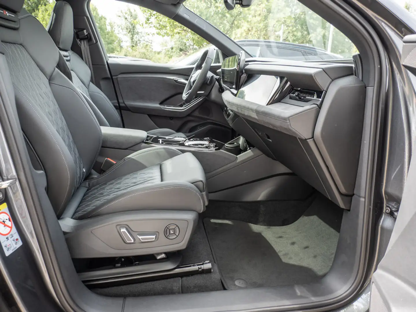 Audi e-tron SUV performance Grau - 2