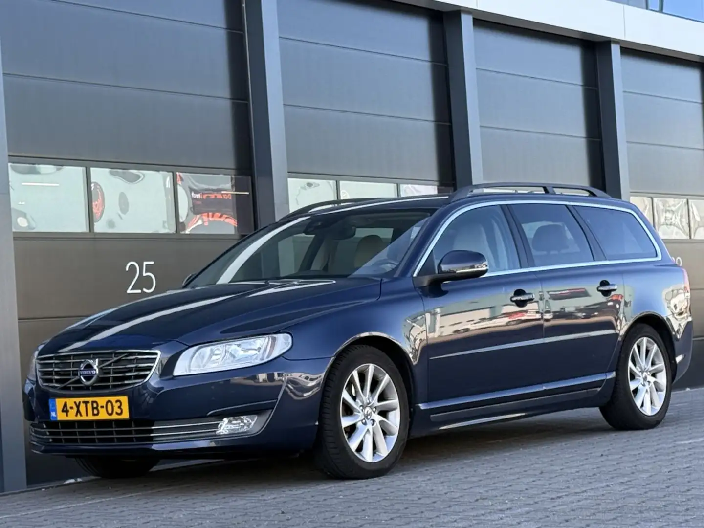 Volvo V70 V-70 1.6 D2 Leer Navi Clima EURO-6 Blauw - 1