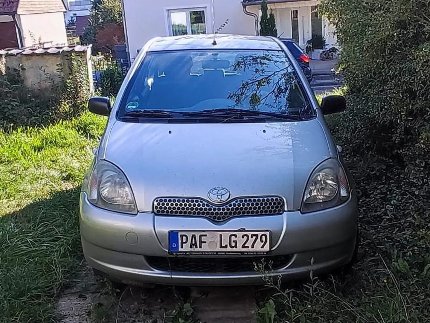 Toyota Yaris Yaris 1.3 linea luna Silber - 1