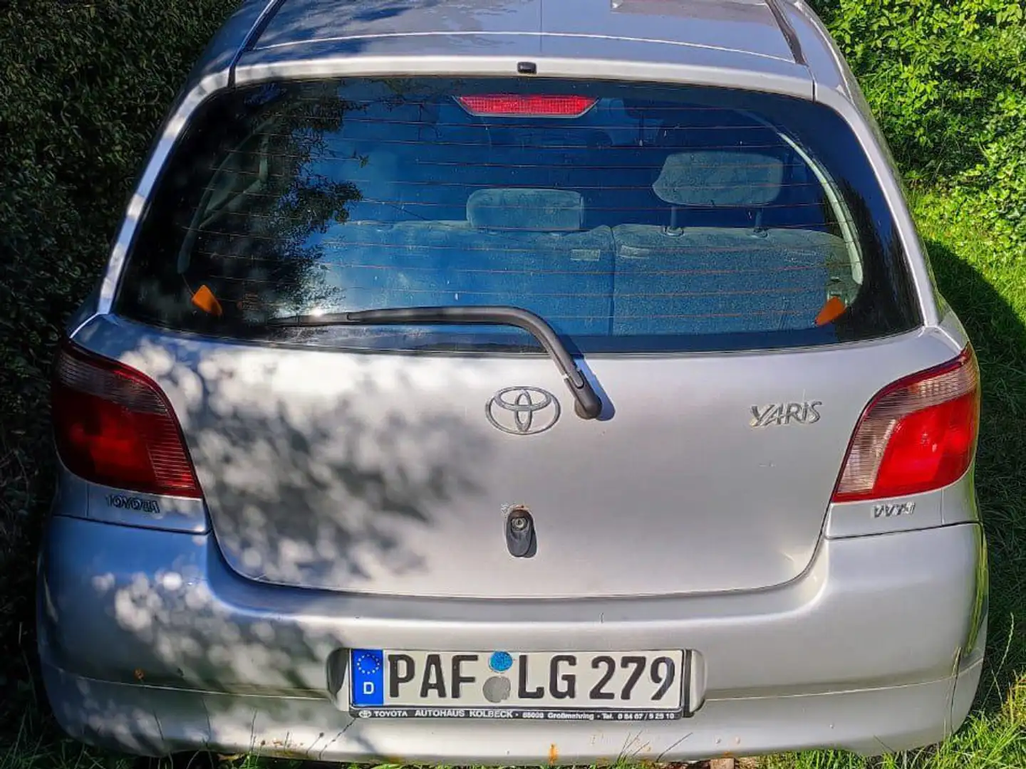 Toyota Yaris Yaris 1.3 linea luna Silber - 2