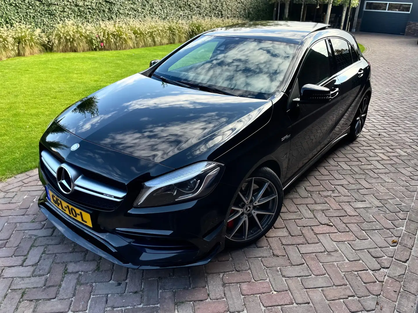 Mercedes-Benz A 45 AMG A45 4MATIC Panoramadak Carplay Harman Kardon Zwart - 1