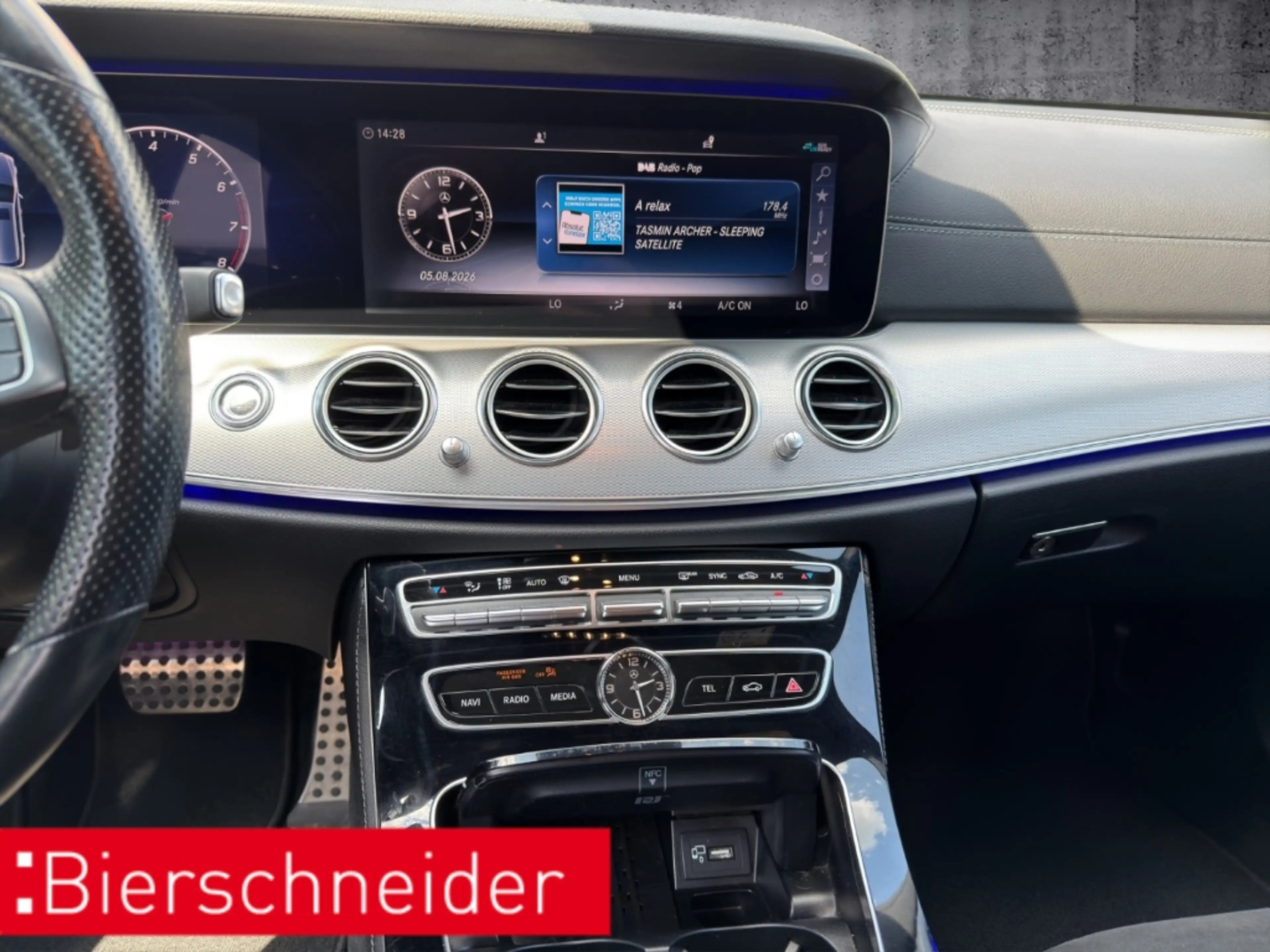 Mercedes-Benz E 400 T-Modell AMG-Line PANO AHK 19 SOFT-CLOSE — photo 14