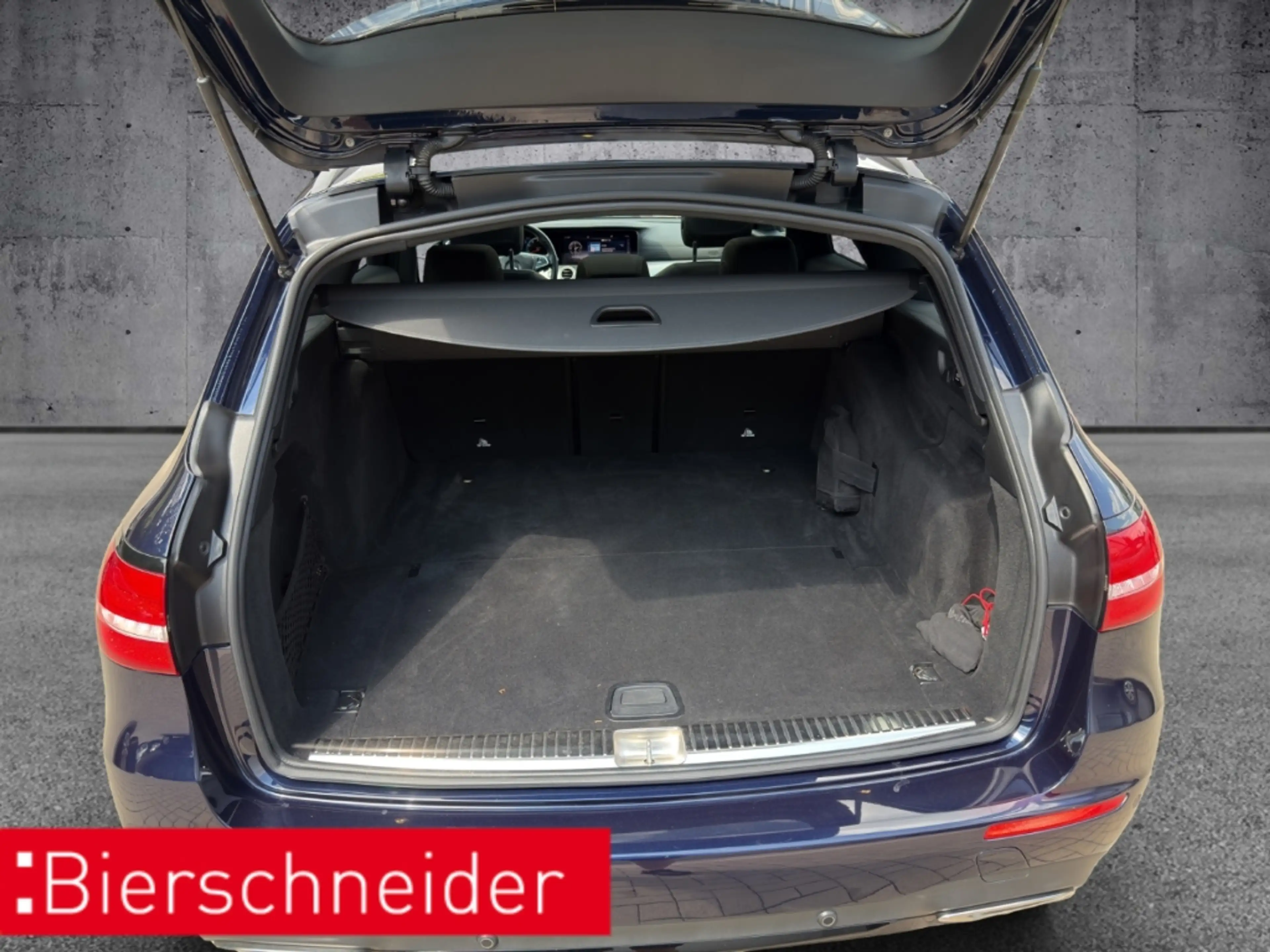 Mercedes-Benz E 400 T-Modell AMG-Line PANO AHK 19 SOFT-CLOSE — photo 7
