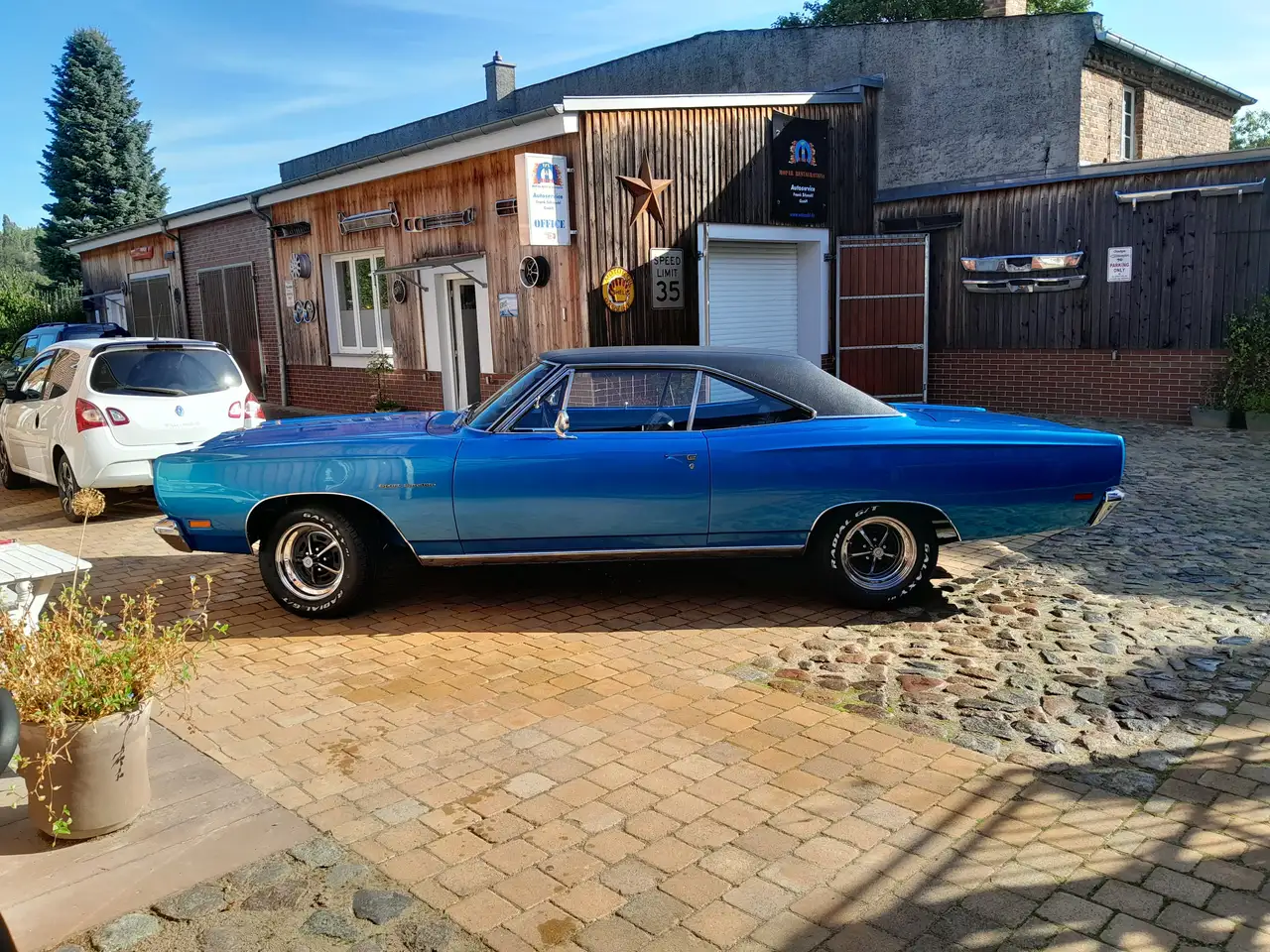 Plymouth Satellite
