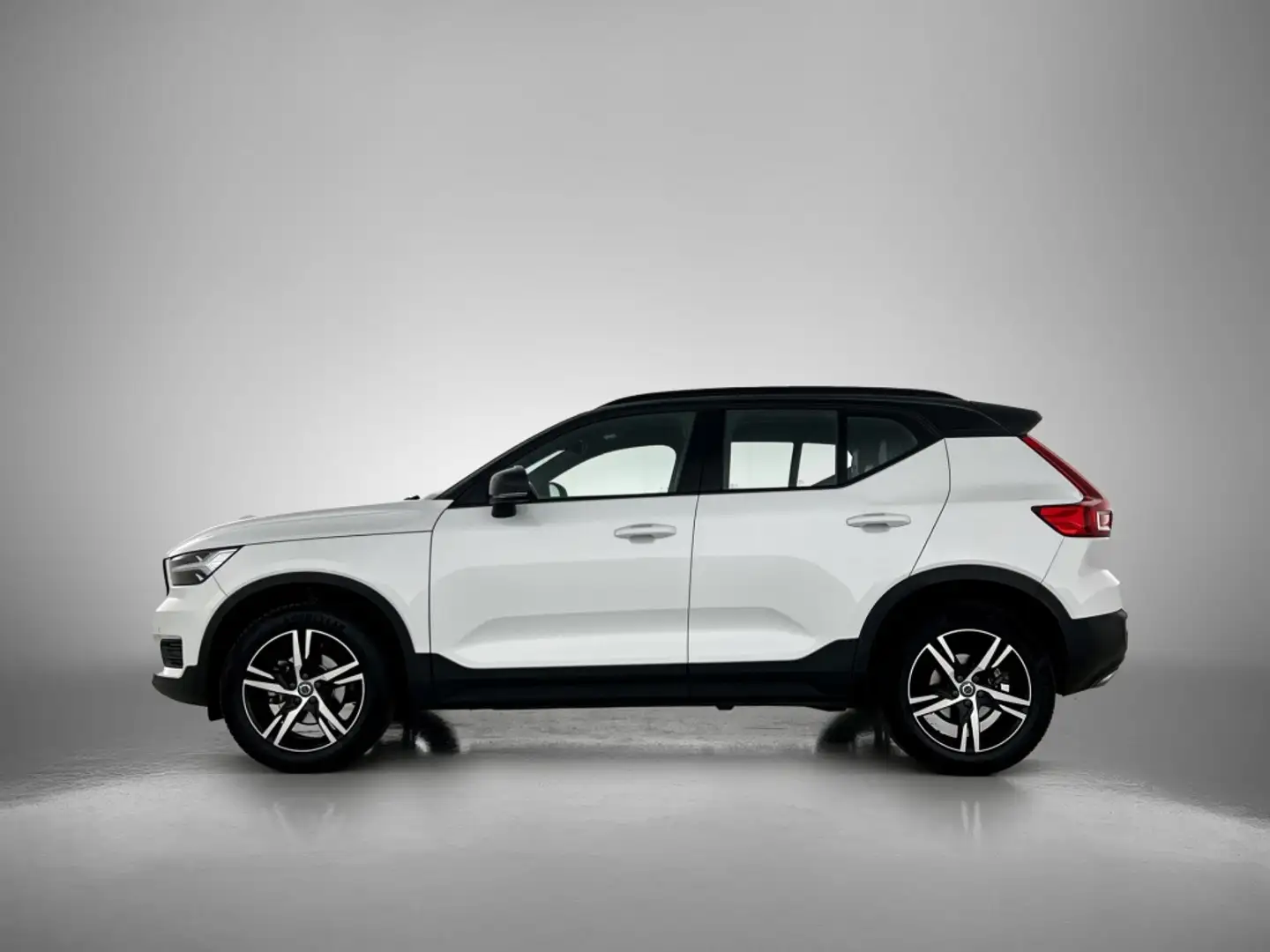 Volvo XC40 T3 Geartronic R-Design | Adaptive cruise | Trekhaa Weiß - 2