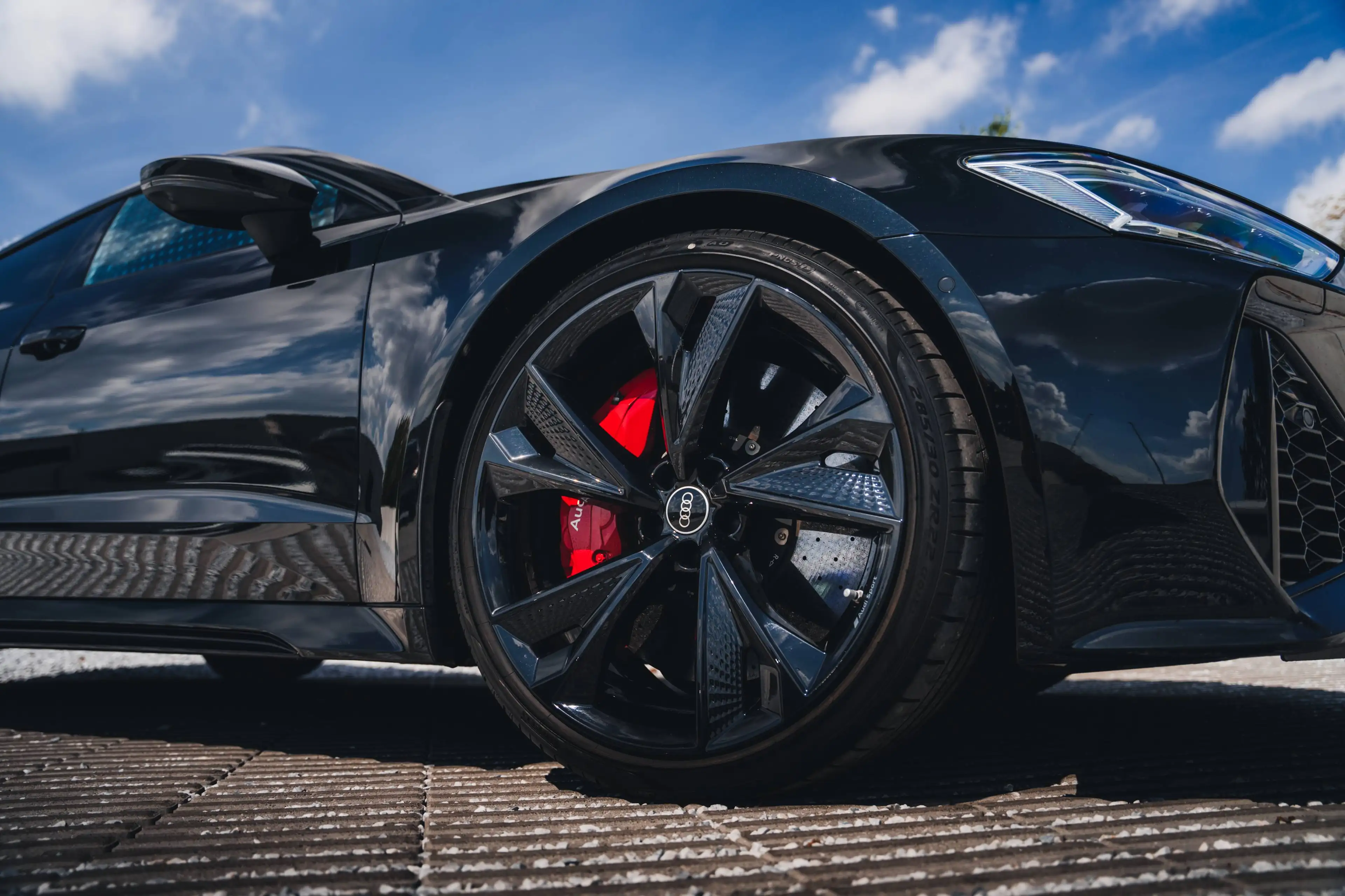 Audi RS7 Sportback / Mythosschwarz Metallic / RS Dynamic Package Plus / Pano / 22" — photo 4