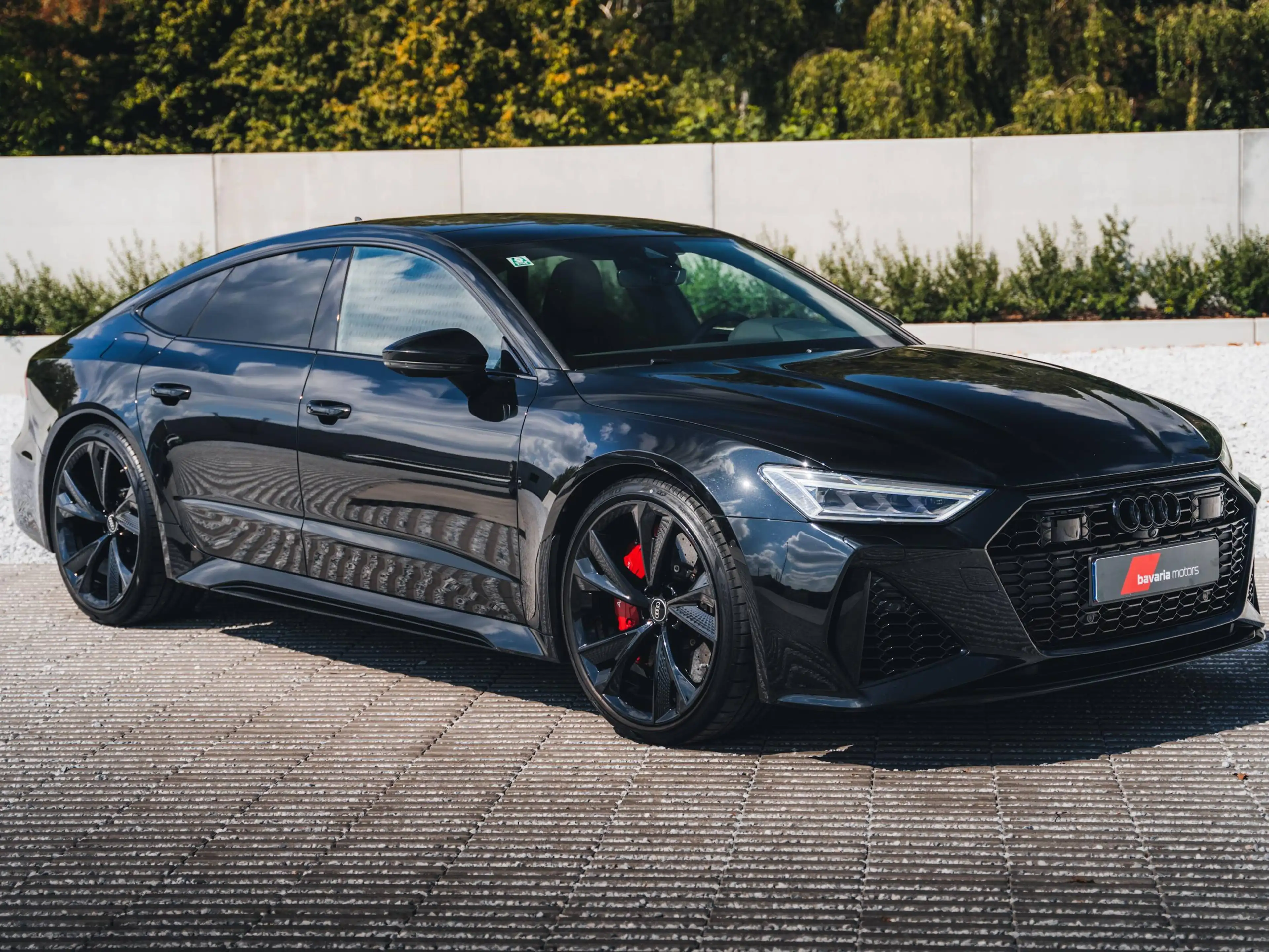 Audi RS7 Sportback / Mythosschwarz Metallic / RS Dynamic Package Plus / Pano / 22"