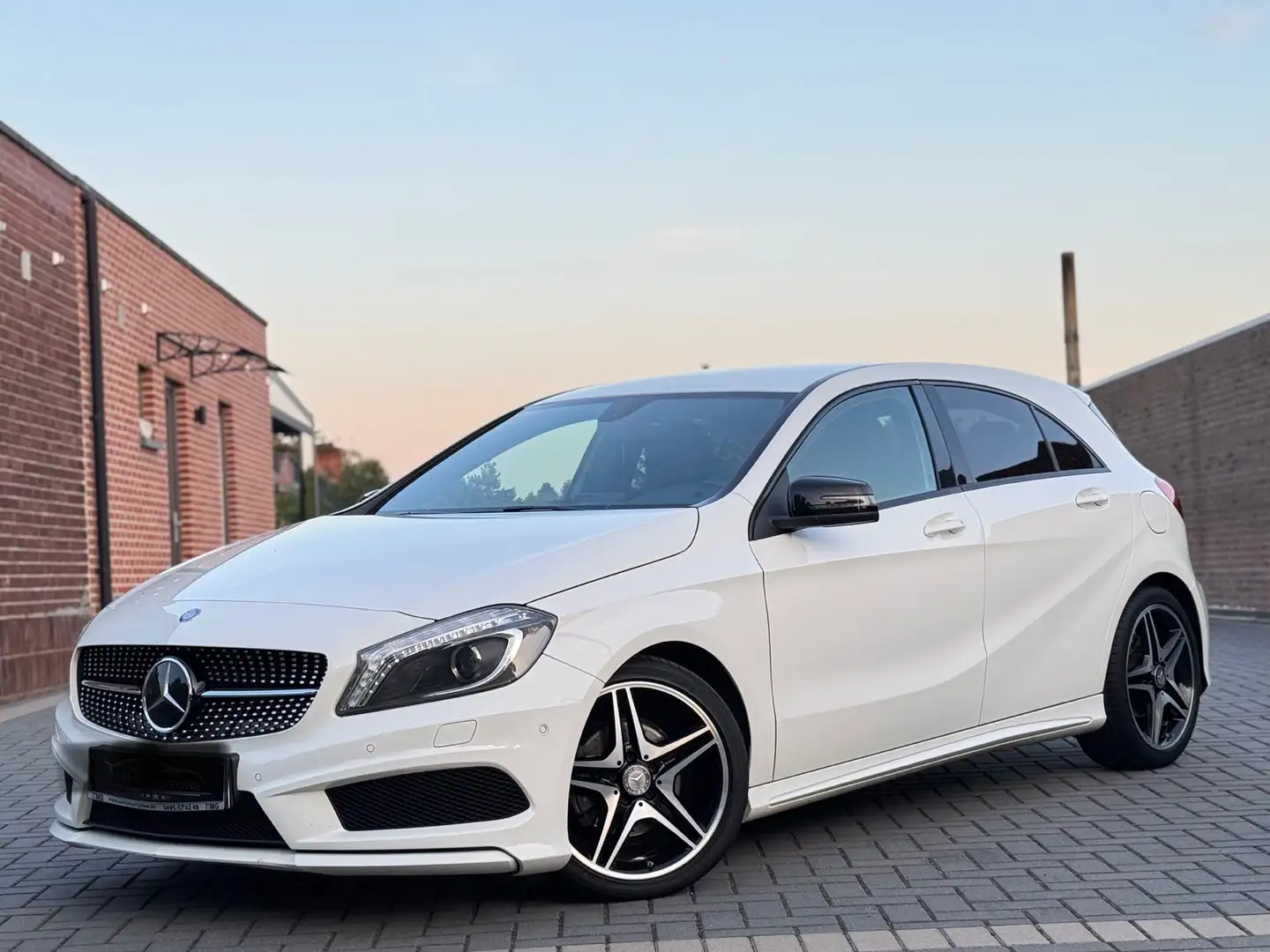 Mercedes-Benz A 180 CDI**AMG PACK**NIGHT PACK**2015**EURO 6**NAVI**LED Wit - 1