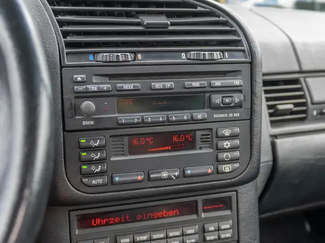 BMW 3 Series view 25