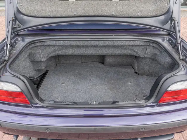BMW 3 Series view 23