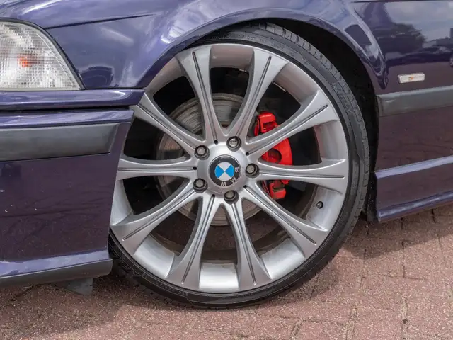 BMW 3 Series view 19
