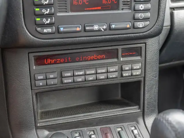 BMW 3 Series view 26